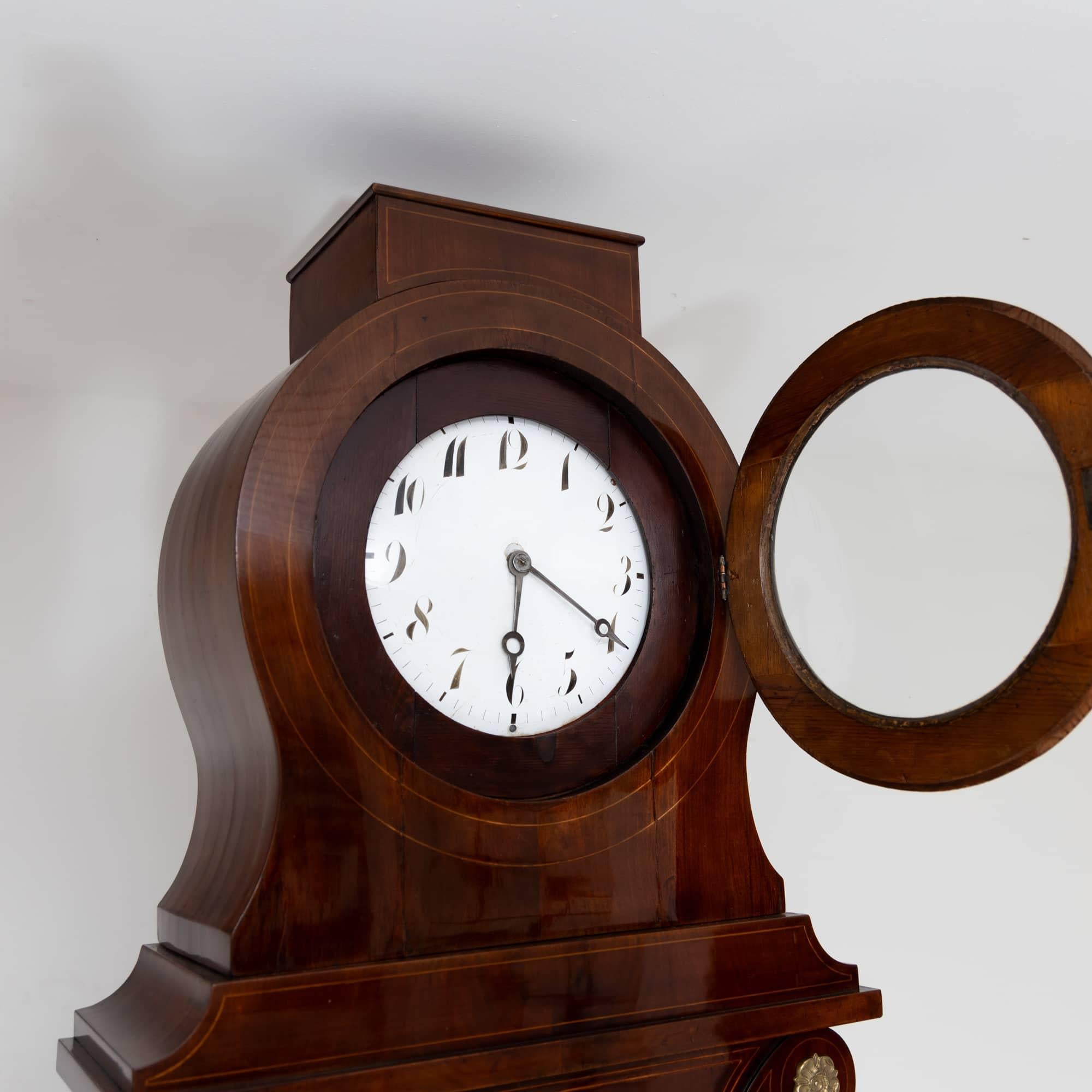Standuhr aus Mahagoni im Empire-Stil, frühes 19. Jahrhundert im Zustand „Gut“ im Angebot in Greding, DE
