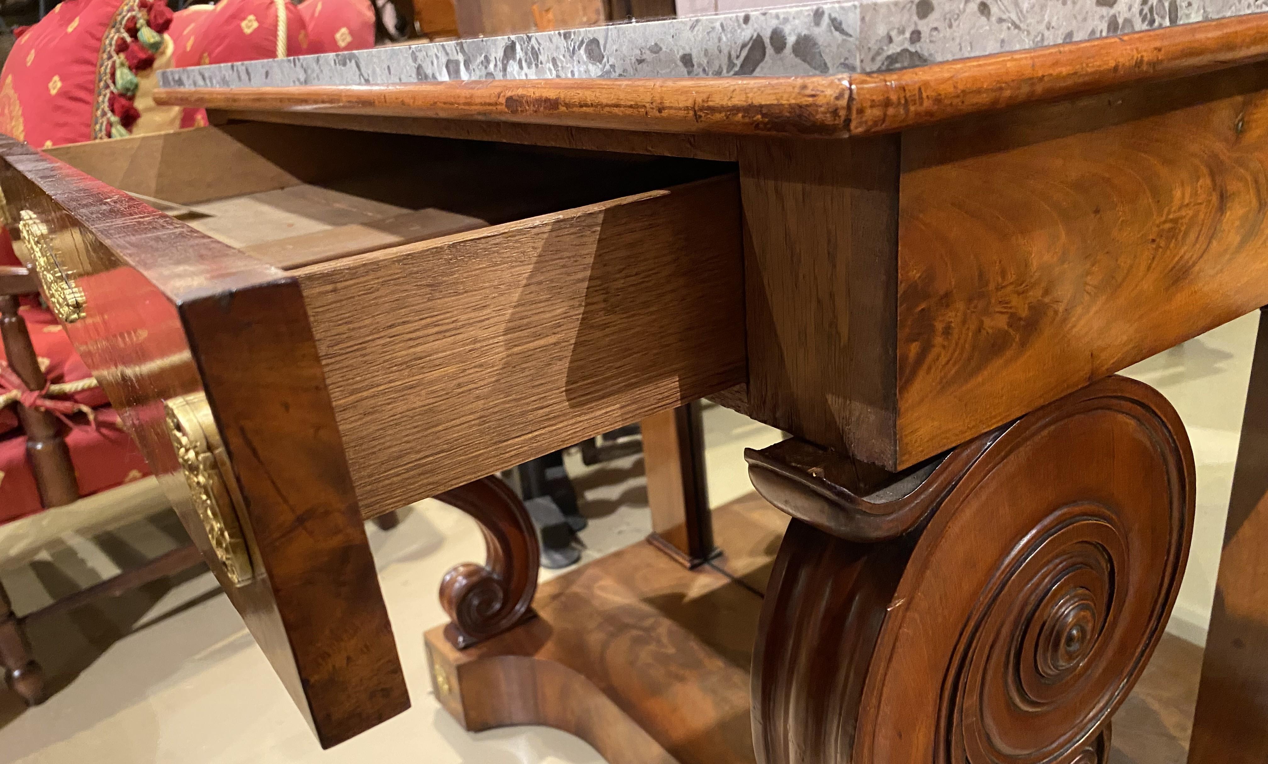 Consola Imperio de Caoba con Tapa de Mármol y Respaldo de Espejo con Ormolu Bronce en venta