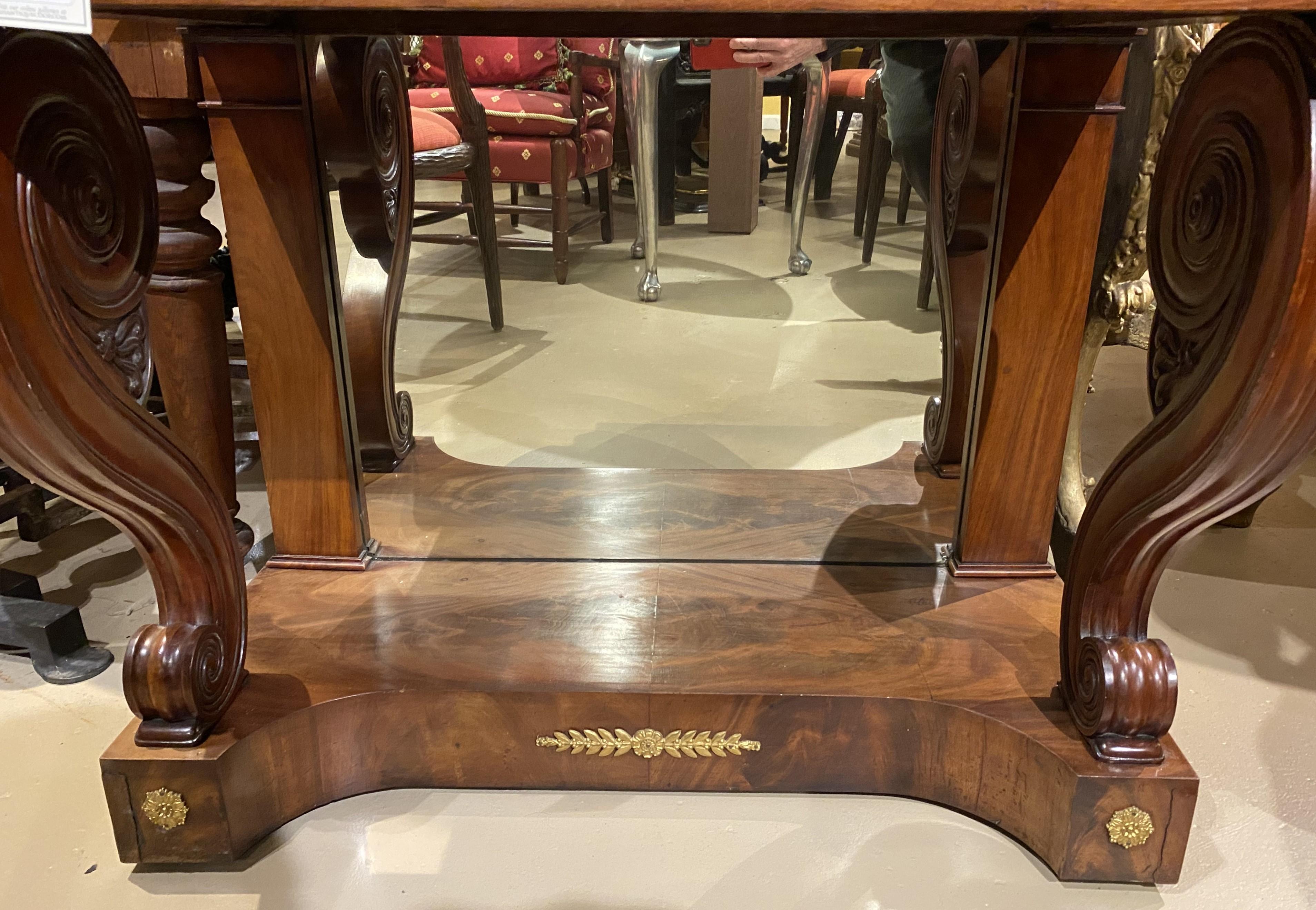 Consola Imperio de Caoba con Tapa de Mármol y Respaldo de Espejo con Ormolu en venta 2