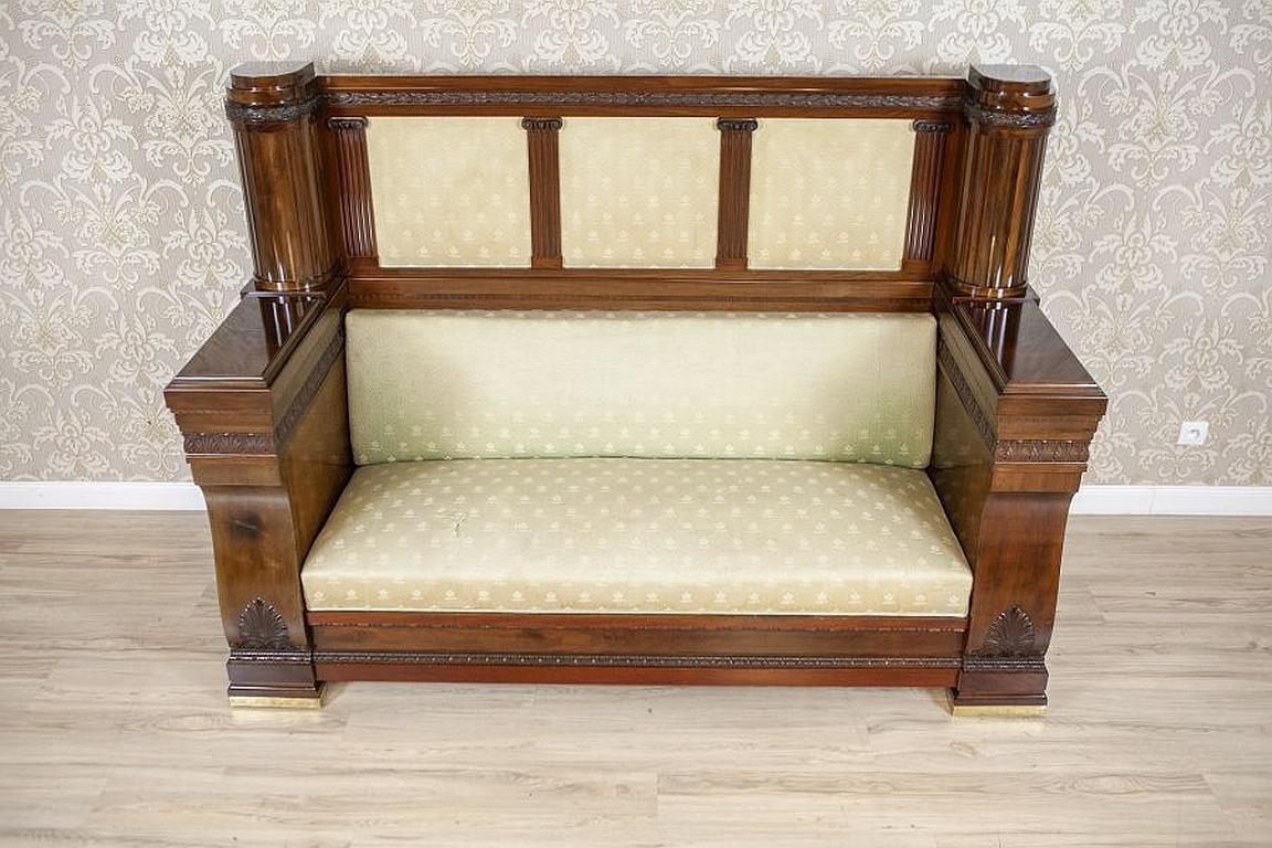Empire Mahogany wood and veneer sofa from the late 19th century

We present you this antique Empire sofa circa 1860 of a beautiful form. It has richly decorated, massive armrests. What really draws attention are the carved headrest and upholstered