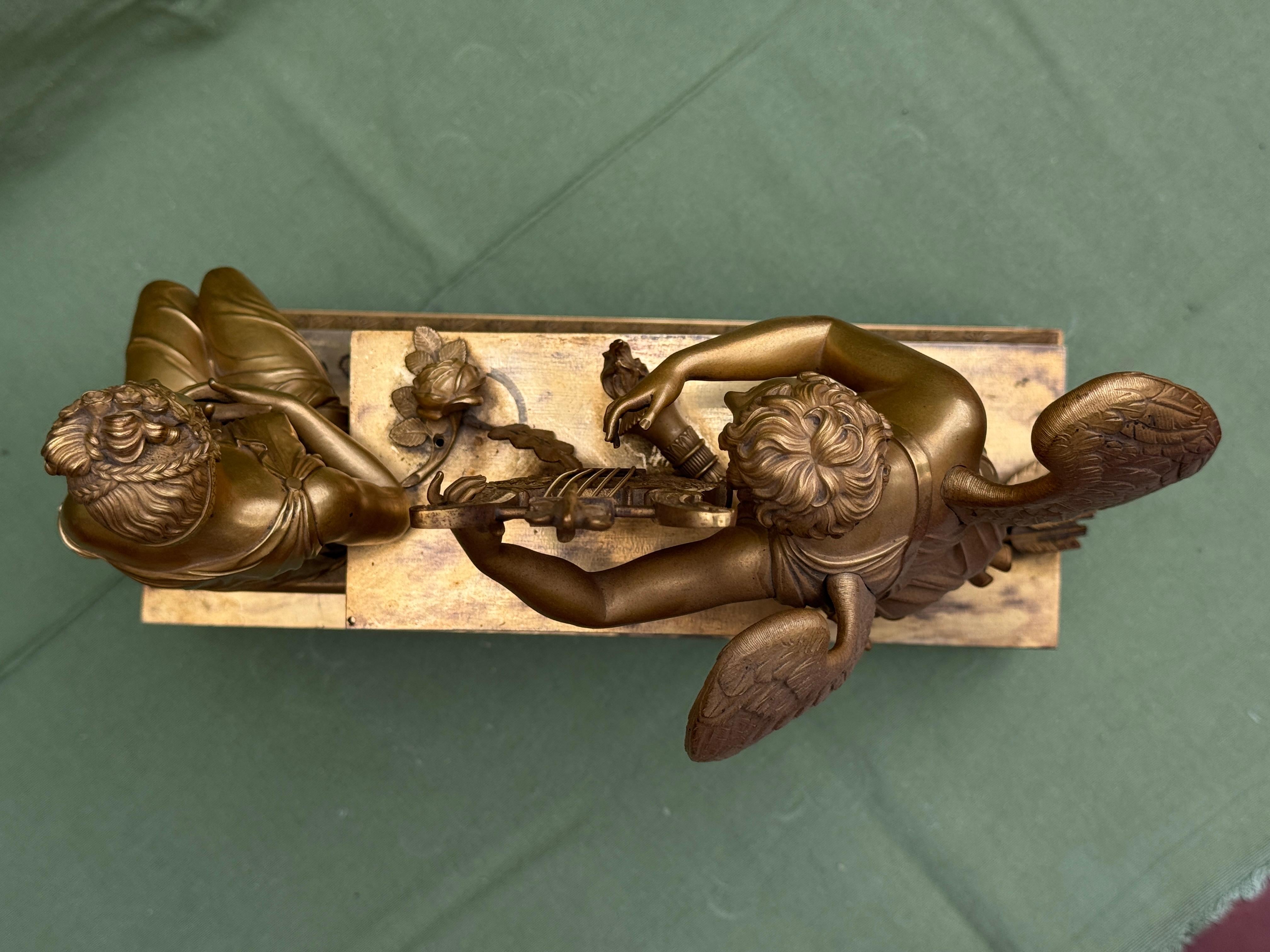 Empire Mantel Clock in Mercury-Gilt Bronze, France, early 19th century For Sale 4