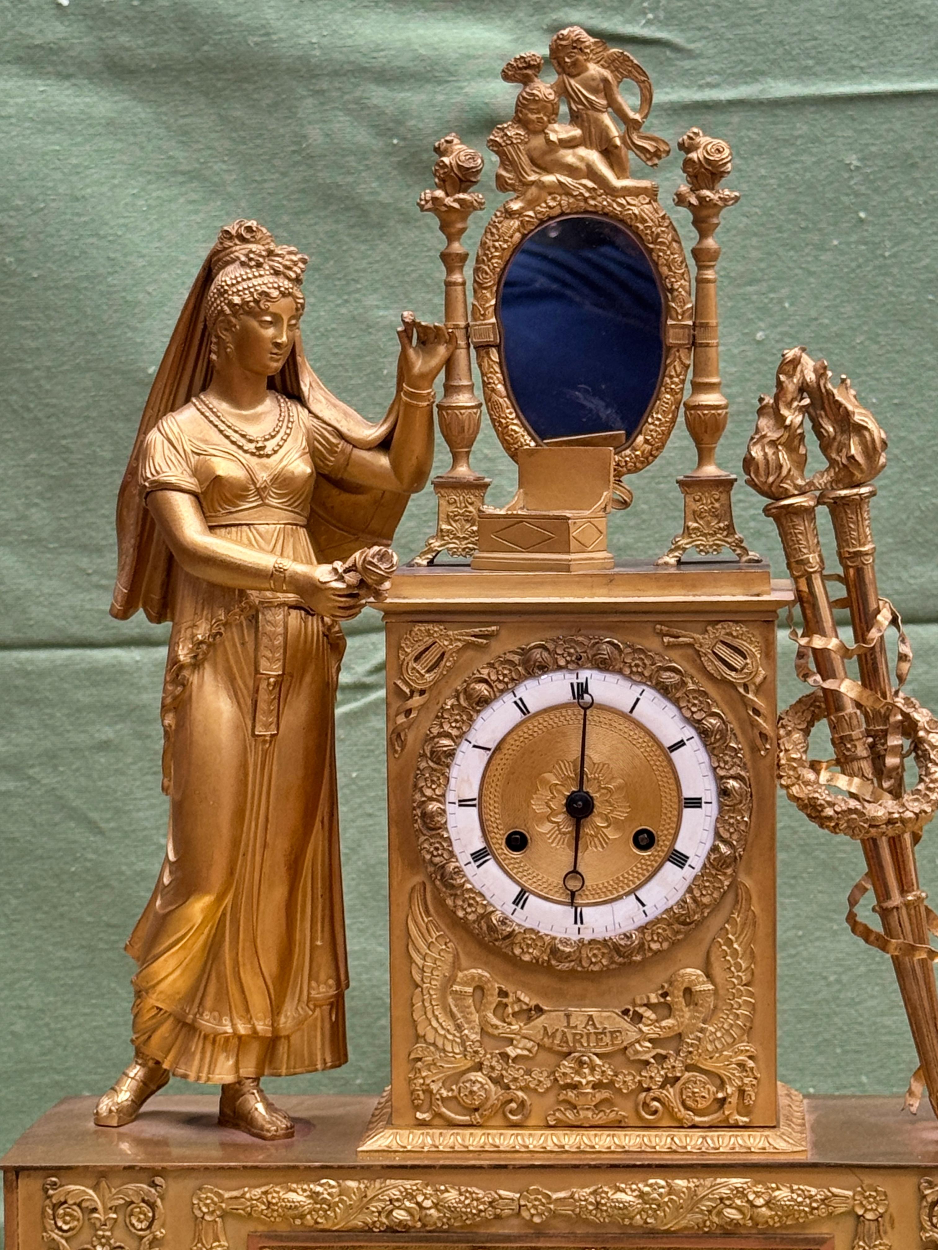 French Empire Mantel Clock in Mercury-Gilt Bronze, France, early 19th century For Sale