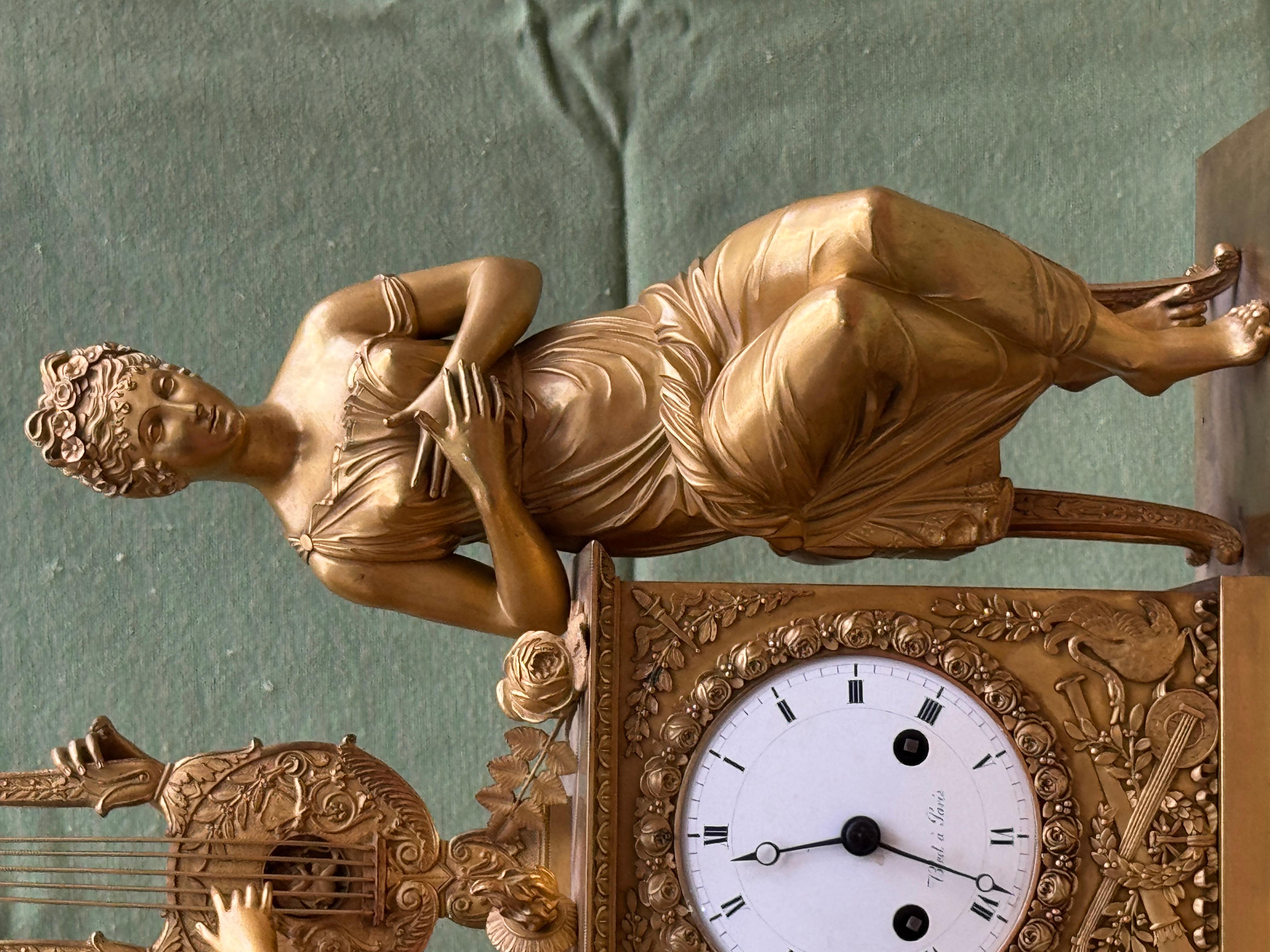 Empire Mantel Clock in Mercury-Gilt Bronze, France, early 19th century In Good Condition For Sale In Madrid, ES