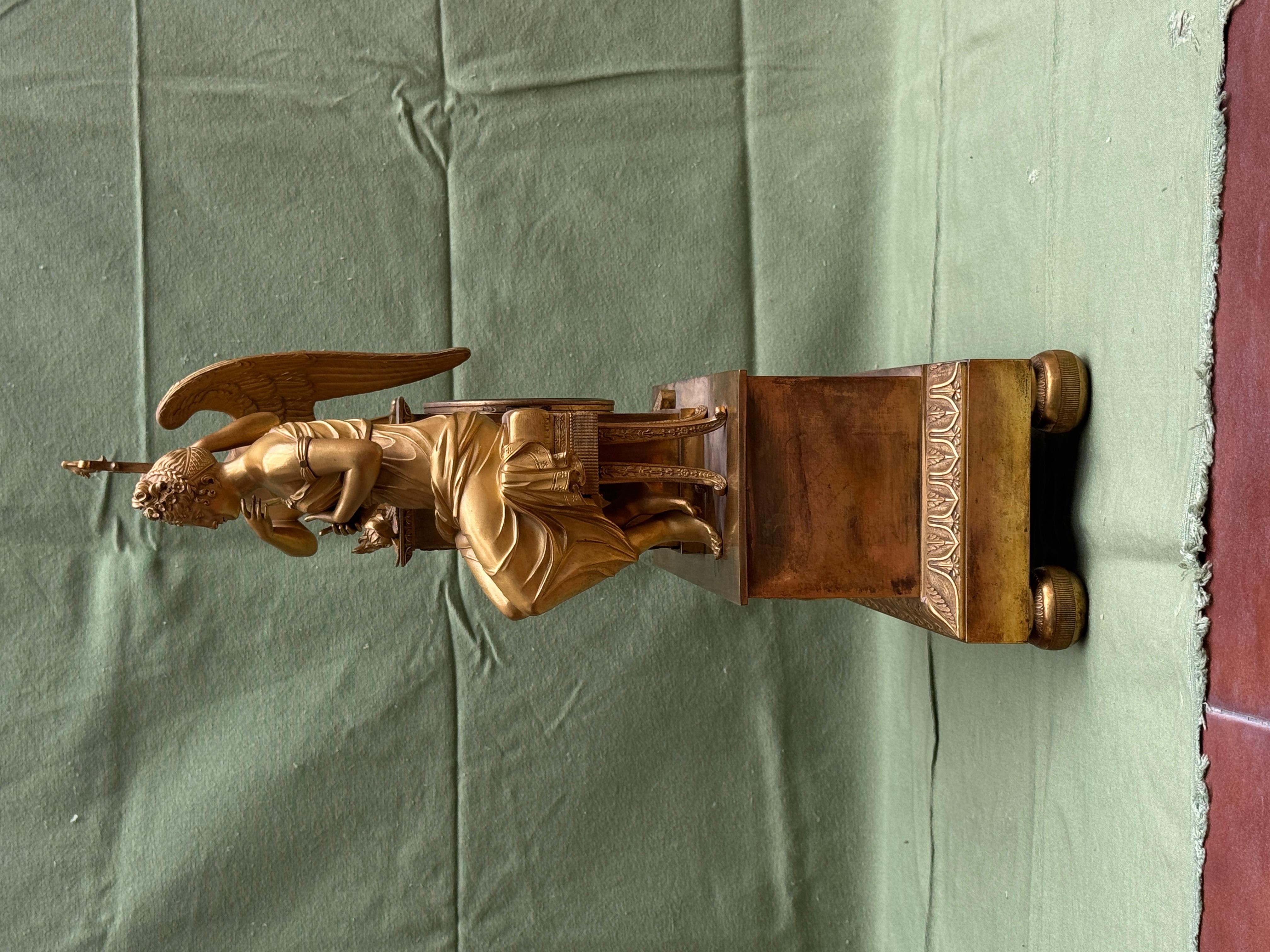 Empire Mantel Clock in Mercury-Gilt Bronze, France, early 19th century For Sale 1