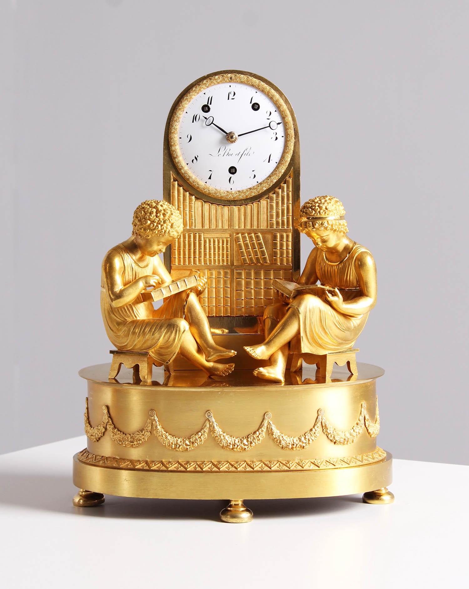 XIXe siècle Horloge de cheminée Empire - La Bibliotheque, Ormolu, France, Paris, vers 1820 en vente
