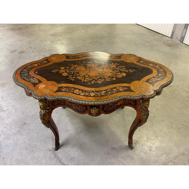 Empire Napoleon III Middle Table in Violin Shape in Marquetry, 1840s For Sale 4