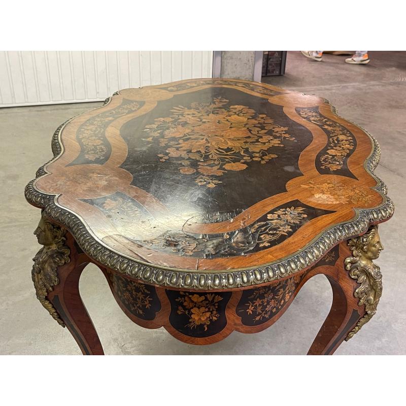Empire Napoleon III Middle Table in Violin Shape in Marquetry, 1840s For Sale 10