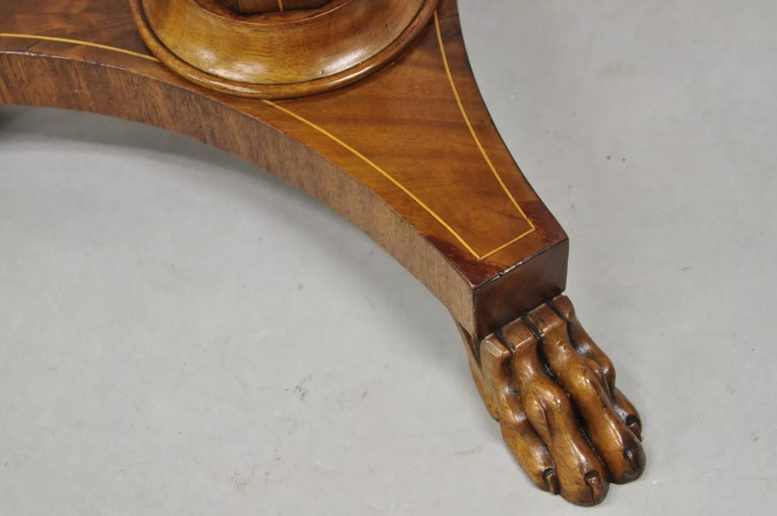 Table d'appoint Empire octogonale avec incrustation Sunburst et piédestal avec pieds en pattes en vente 5