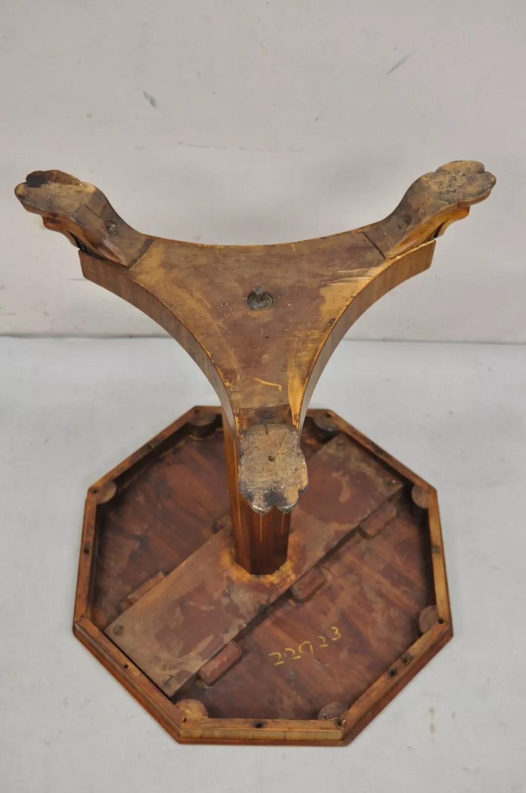 Table d'appoint Empire octogonale avec incrustation Sunburst et piédestal avec pieds en pattes en vente 6