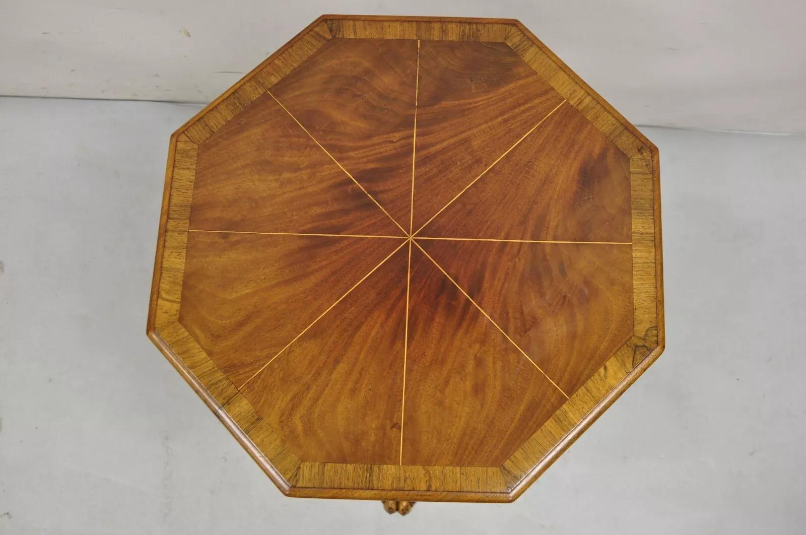 Inconnu Table d'appoint Empire octogonale avec incrustation Sunburst et piédestal avec pieds en pattes en vente