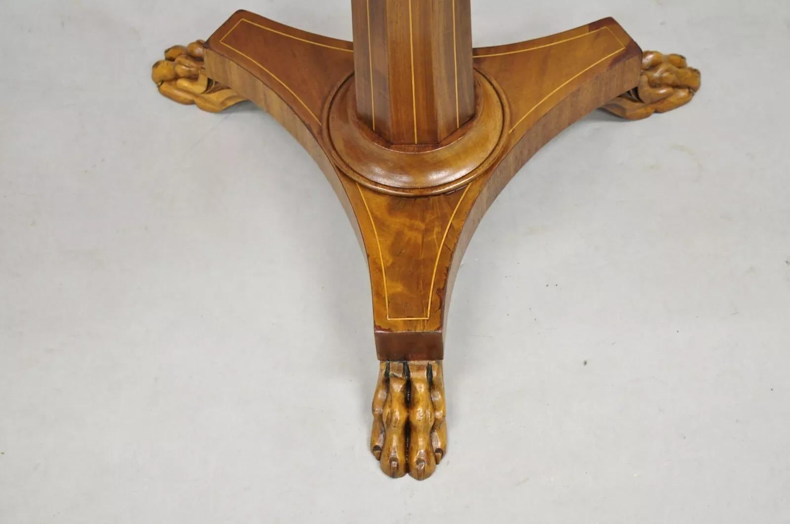 XIXe siècle Table d'appoint Empire octogonale avec incrustation Sunburst et piédestal avec pieds en pattes en vente