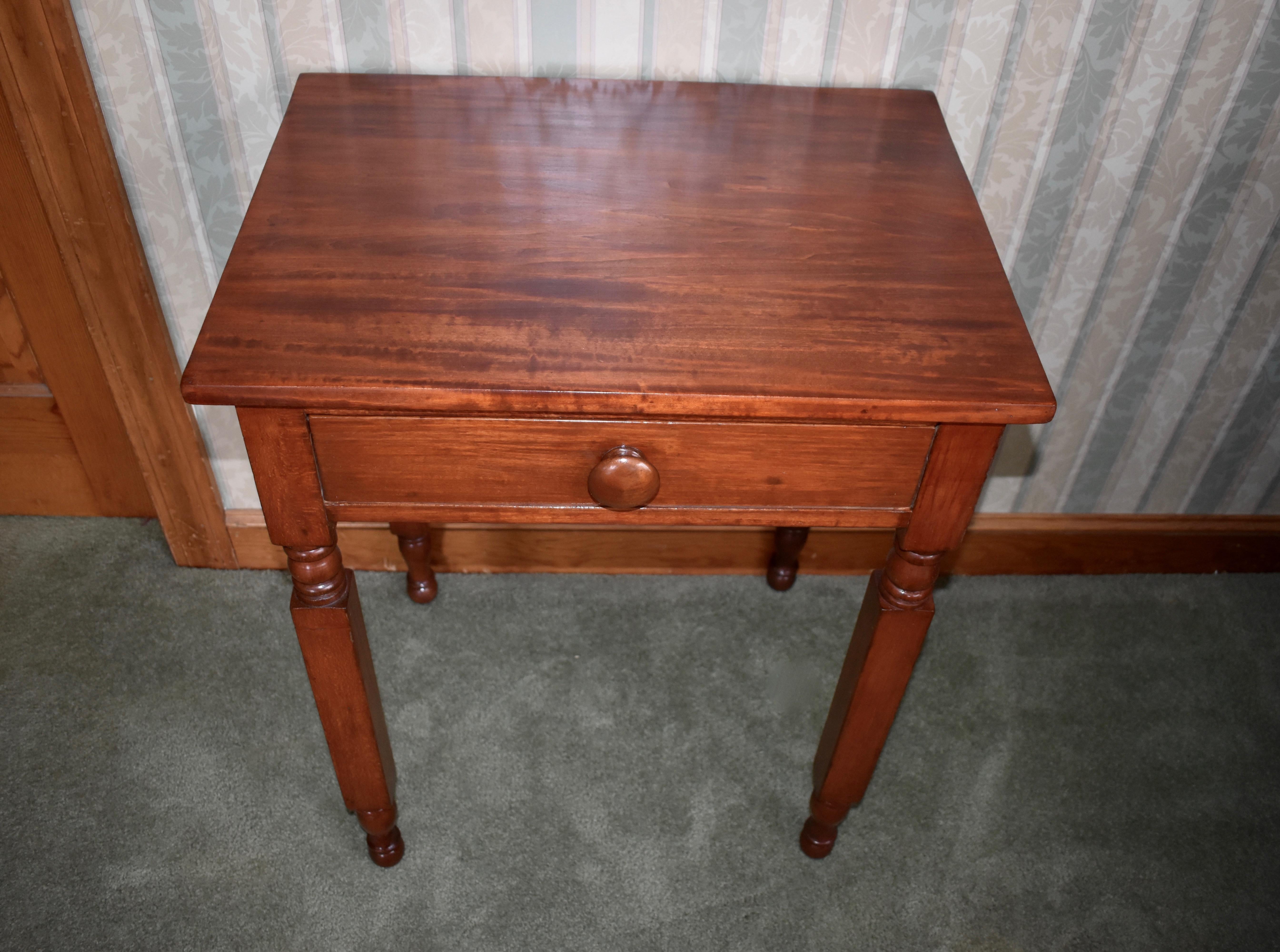 American Empire Empire One Drawer Stand in Cherry and Pine, circa 1820 Upstate, NY For Sale