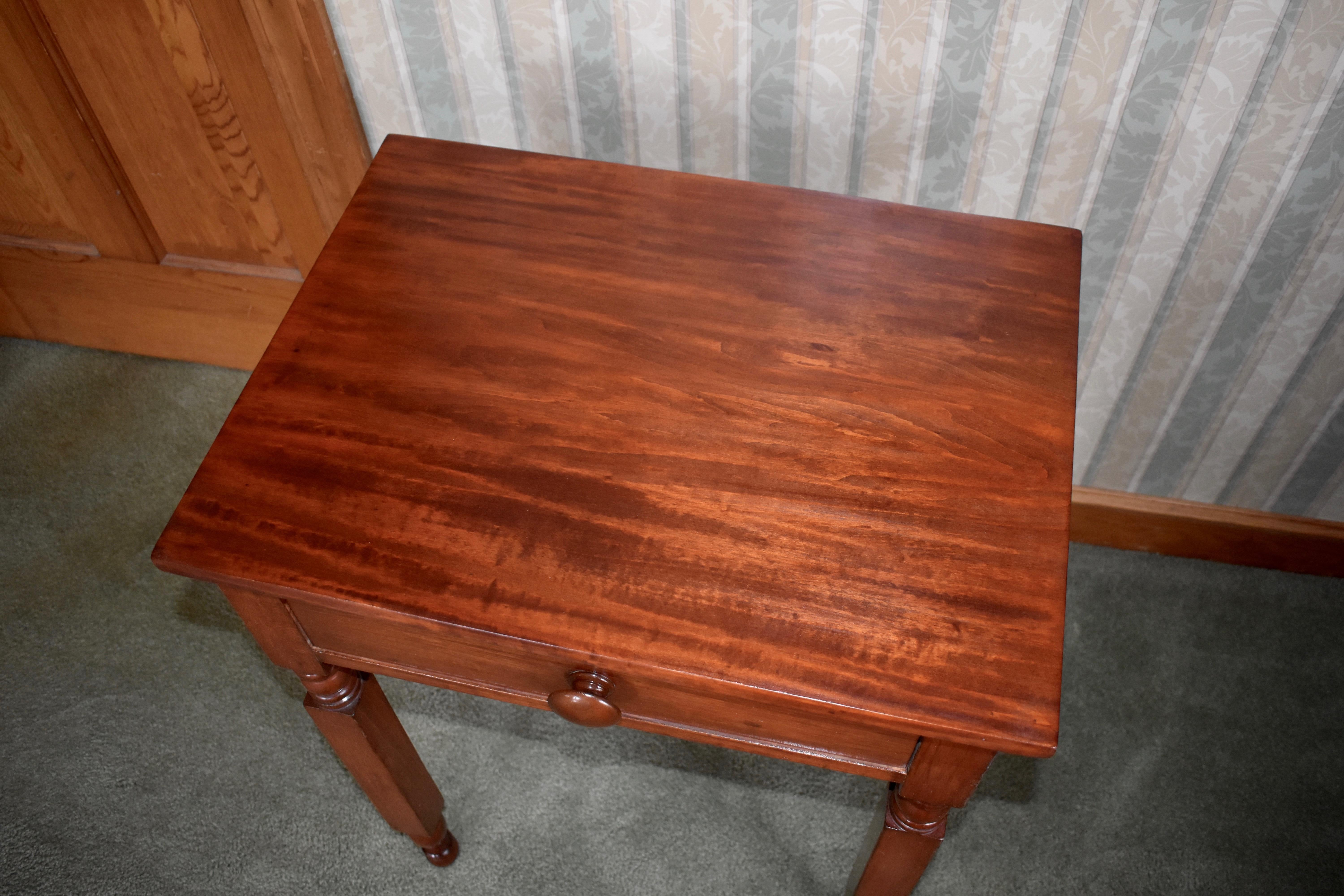 American Empire One Drawer Stand in Cherry and Pine, circa 1820 Upstate, NY For Sale