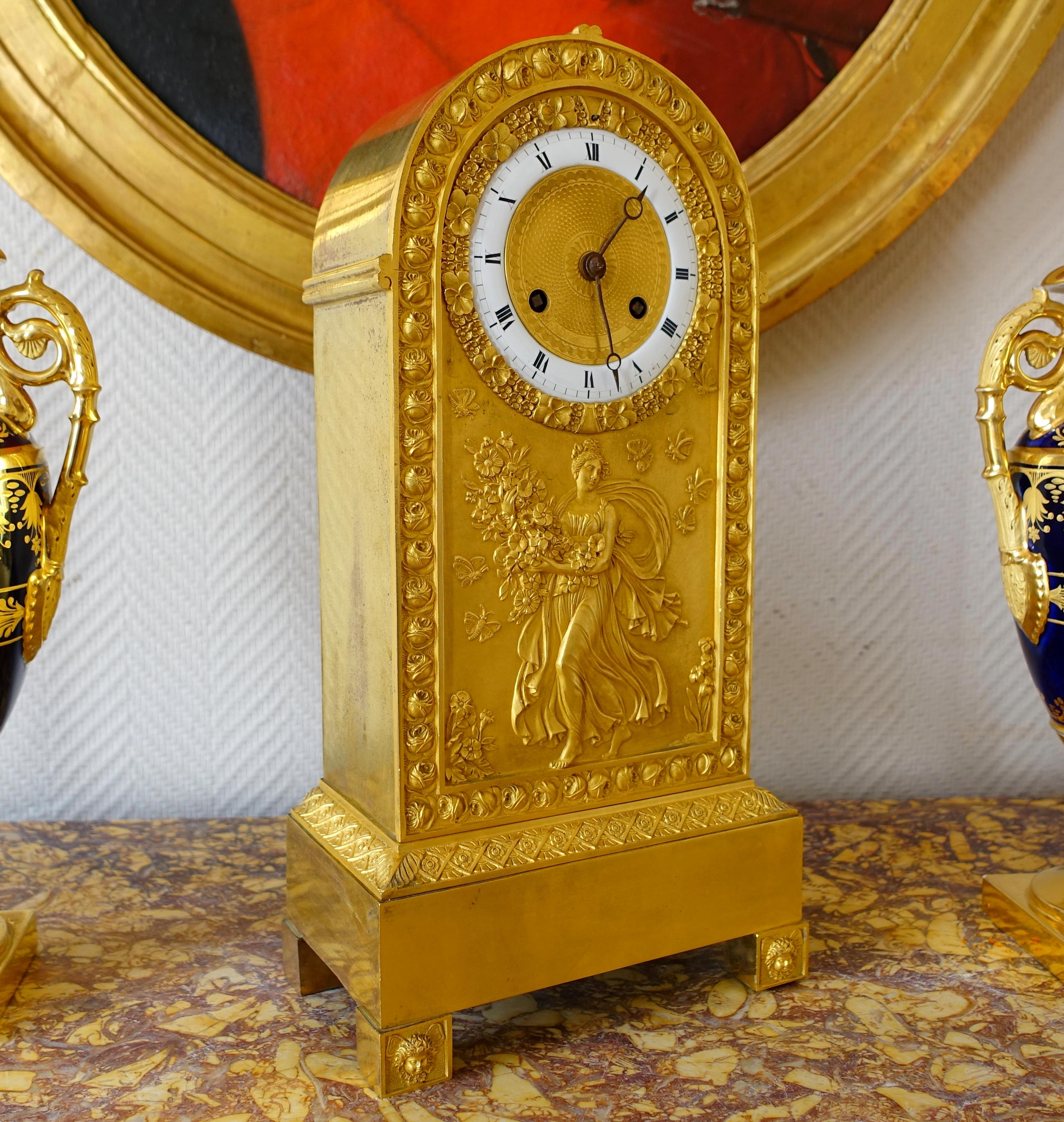 Ormolu clock : allegory of spring, 19th century circa 1815 - 1820 For Sale 3