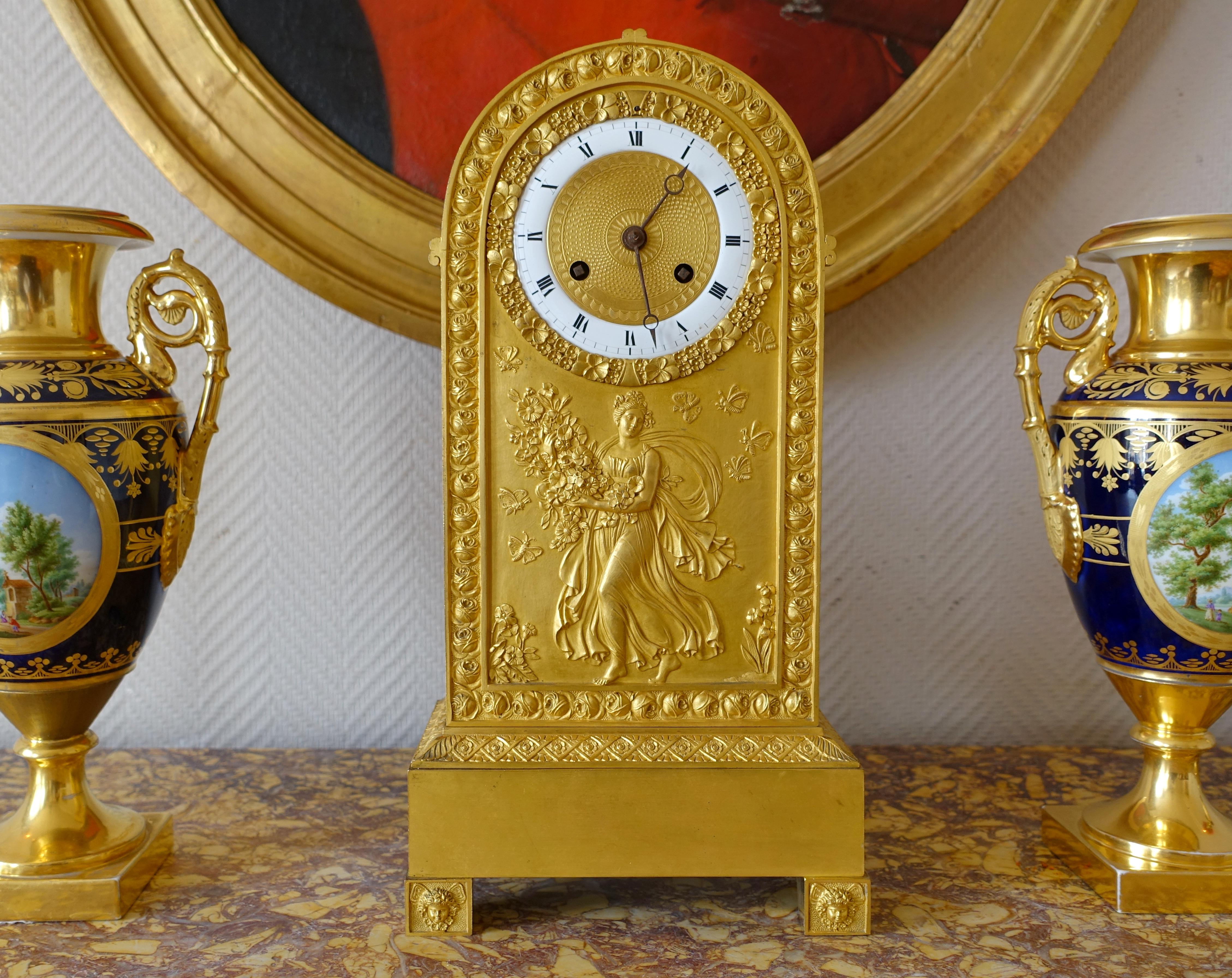Ormolu clock : allegory of spring, 19th century circa 1815 - 1820 For Sale 4