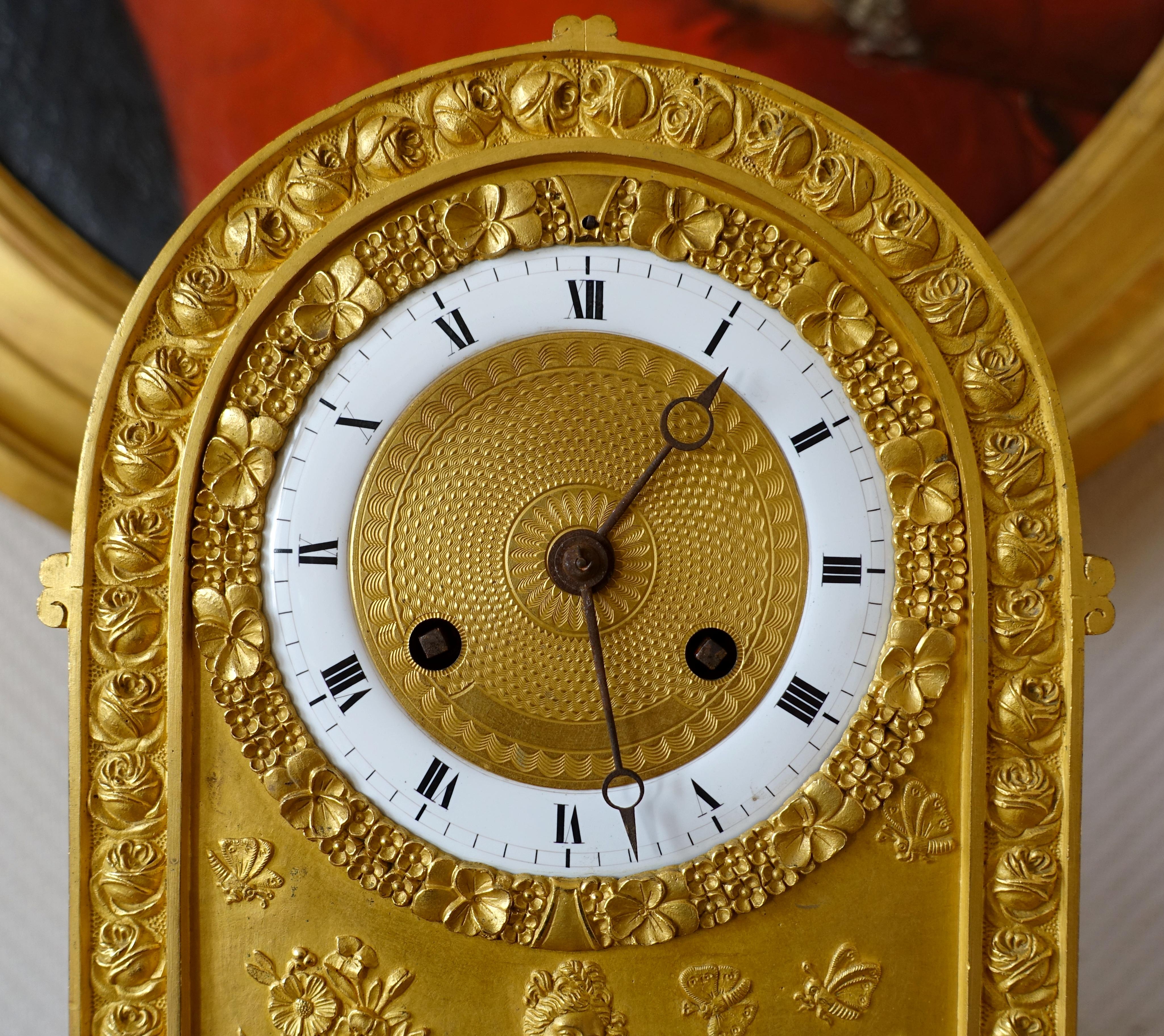 Empire Ormolu clock : allegory of spring, 19th century circa 1815 - 1820 For Sale