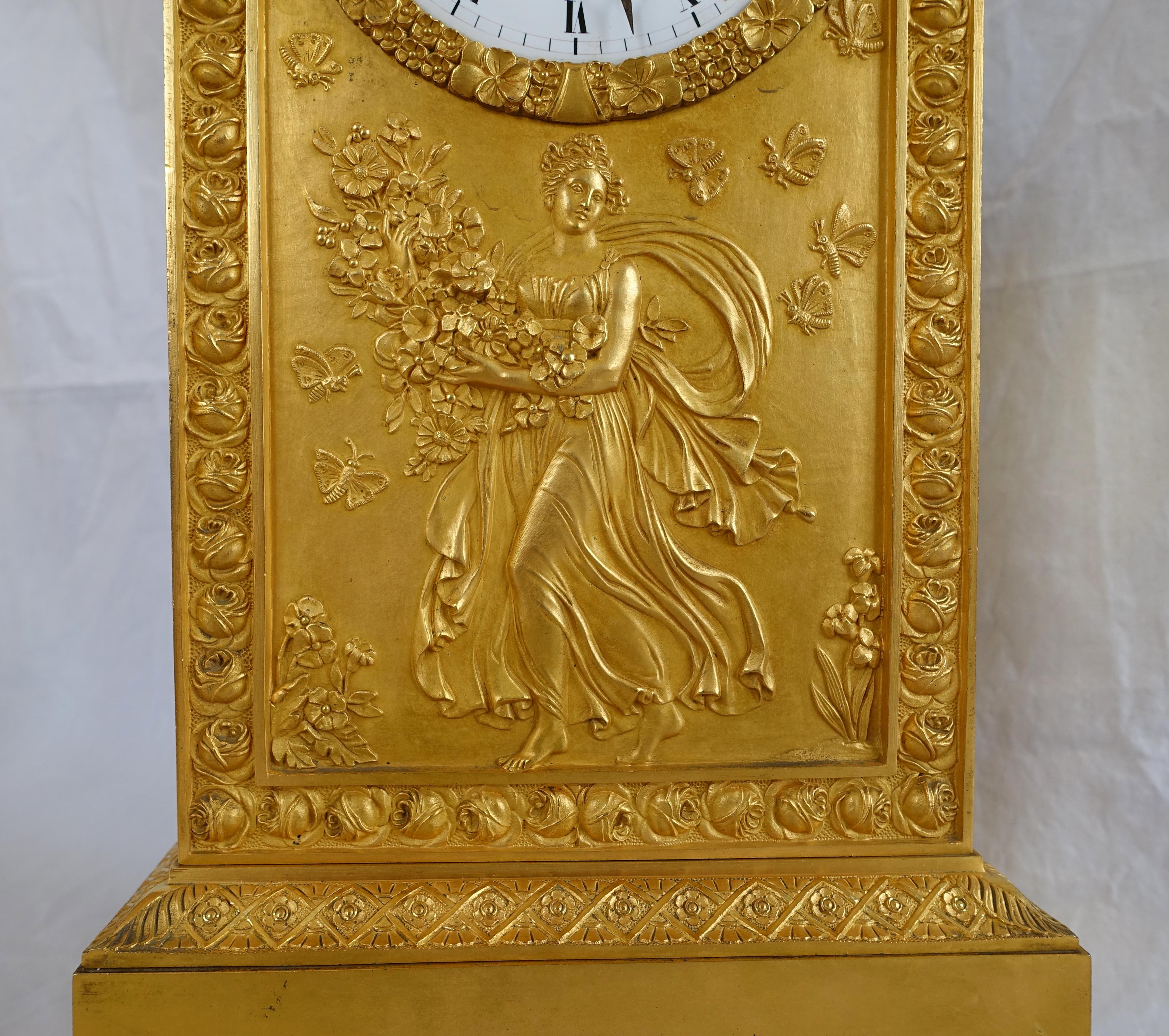 Gilt Ormolu clock : allegory of spring, 19th century circa 1815 - 1820 For Sale