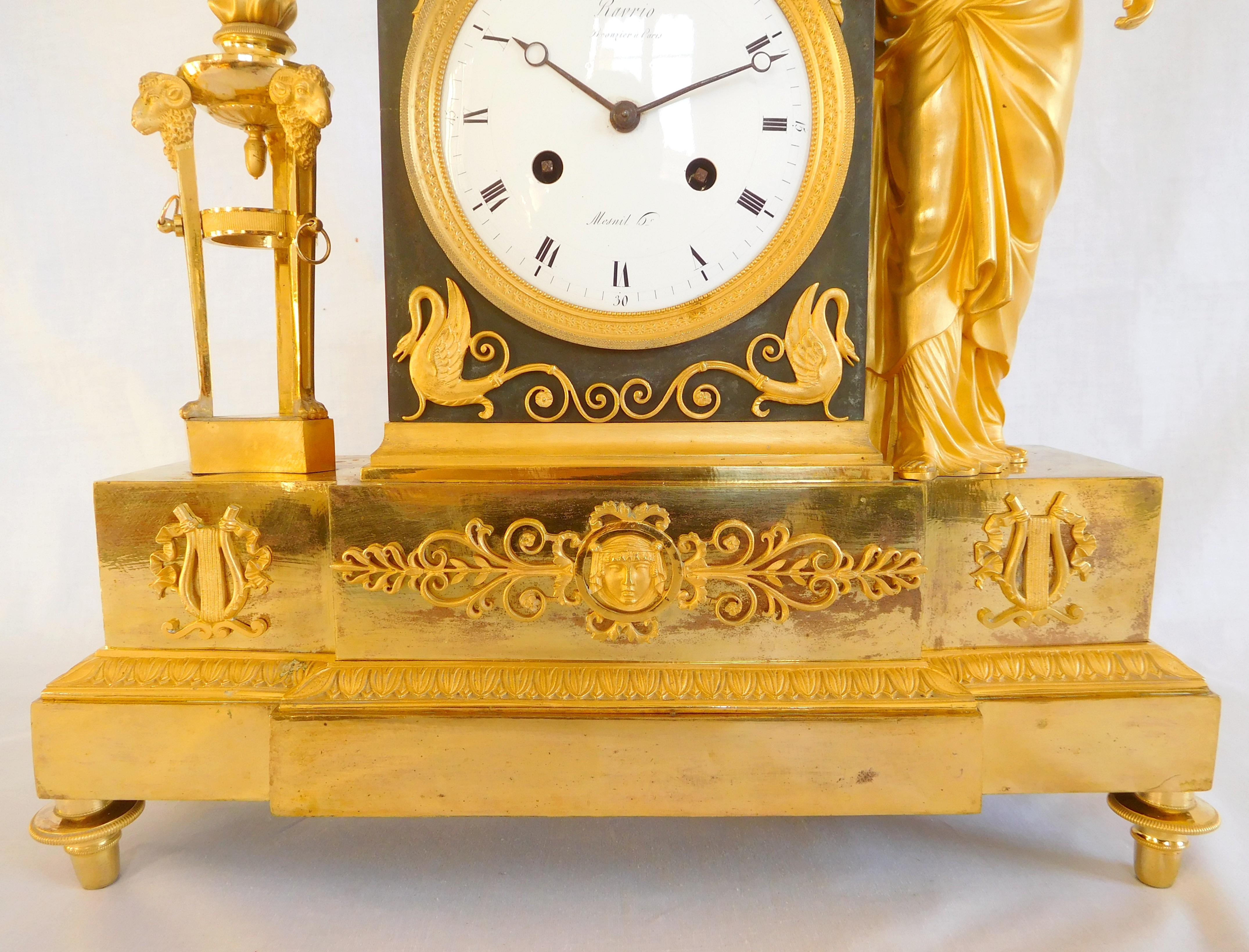 Reloj imperio de ormolina firmado Ravrio, siglo XIX hacia 1805 Ormolú en venta