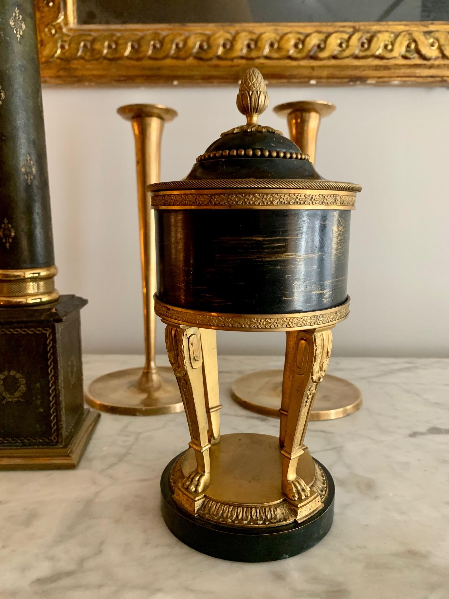 Empire Painted Metal and Gilt Bronze Urn In Good Condition In Madrid, ES