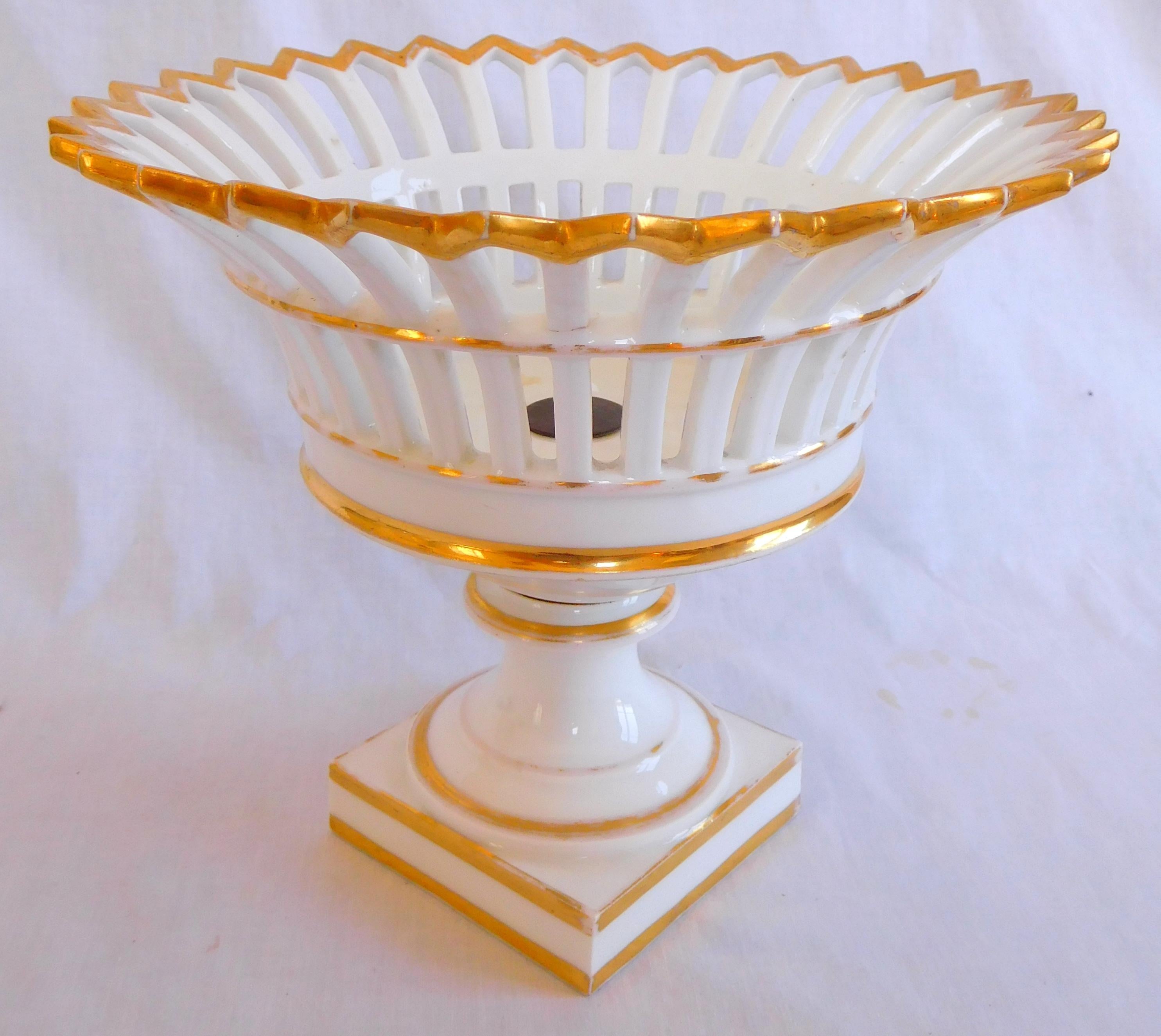 Restauration Empire Paris Porcelain Pierced Bowl Enhanced with Gold, 19th Century, circa 1830