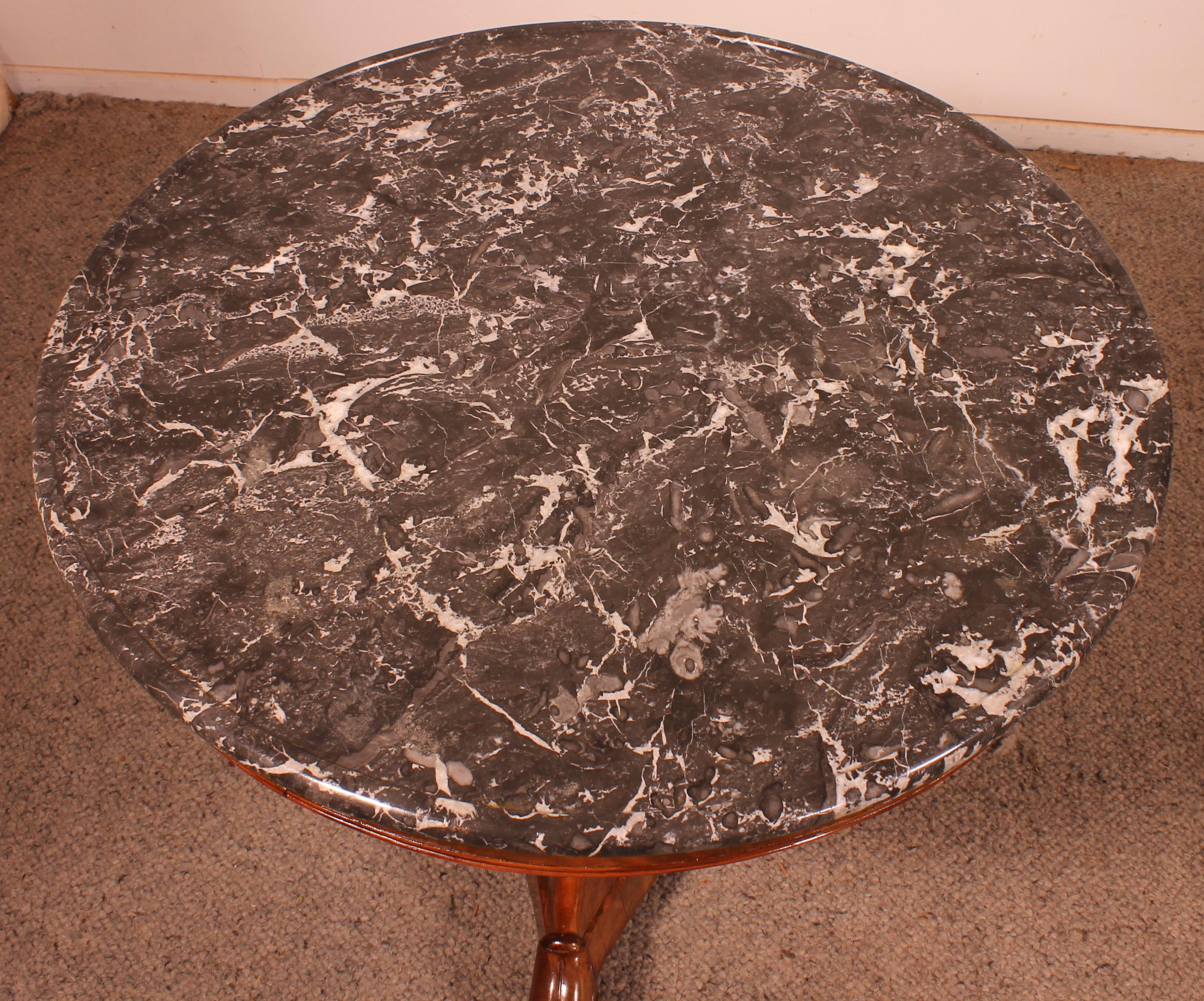 Table sur piédestal Empire avec son marbre Saint-Anne en vente 1