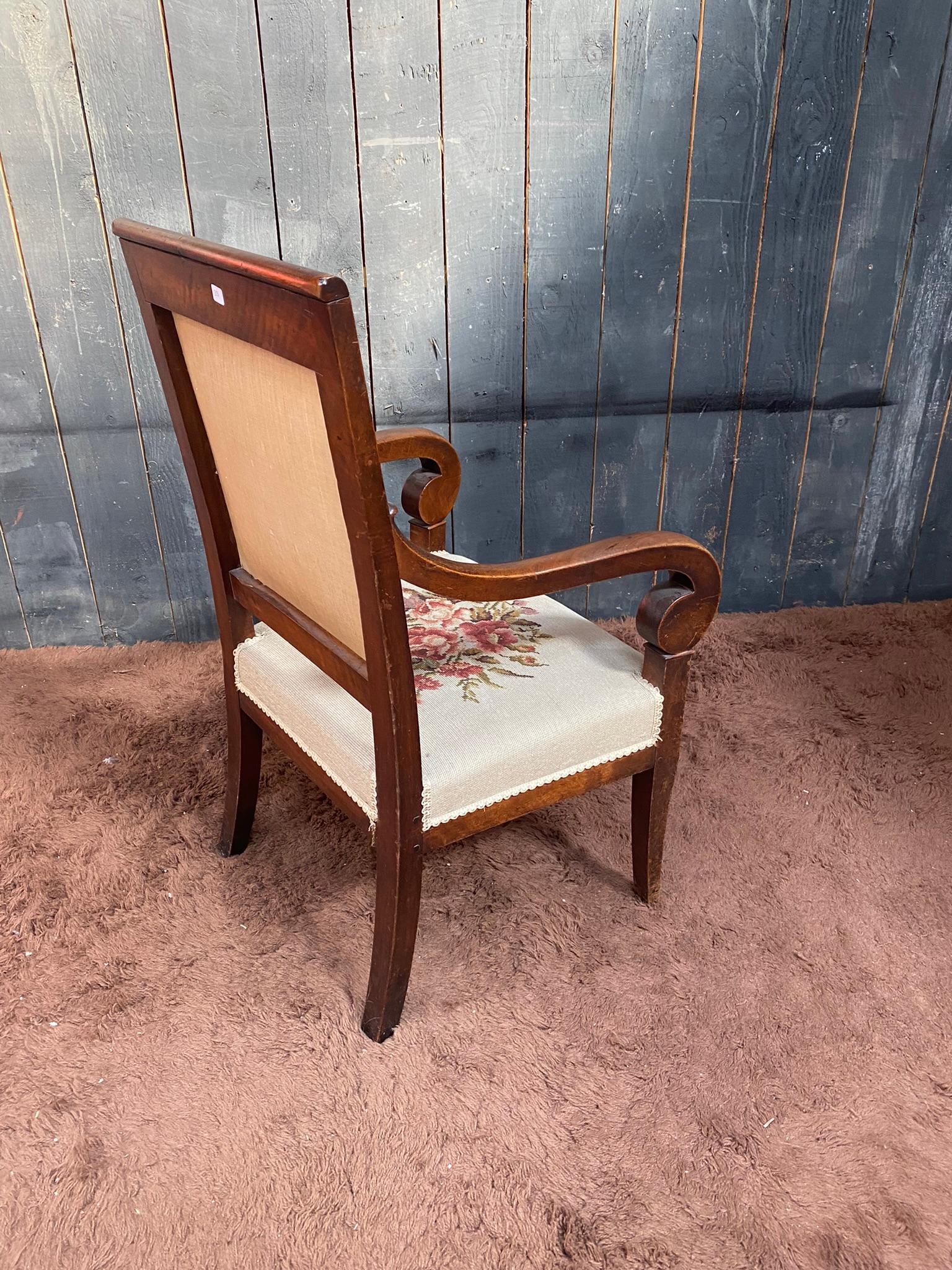 Empire-Sessel aus Nussbaumholz, neu gepolstert im Angebot 6