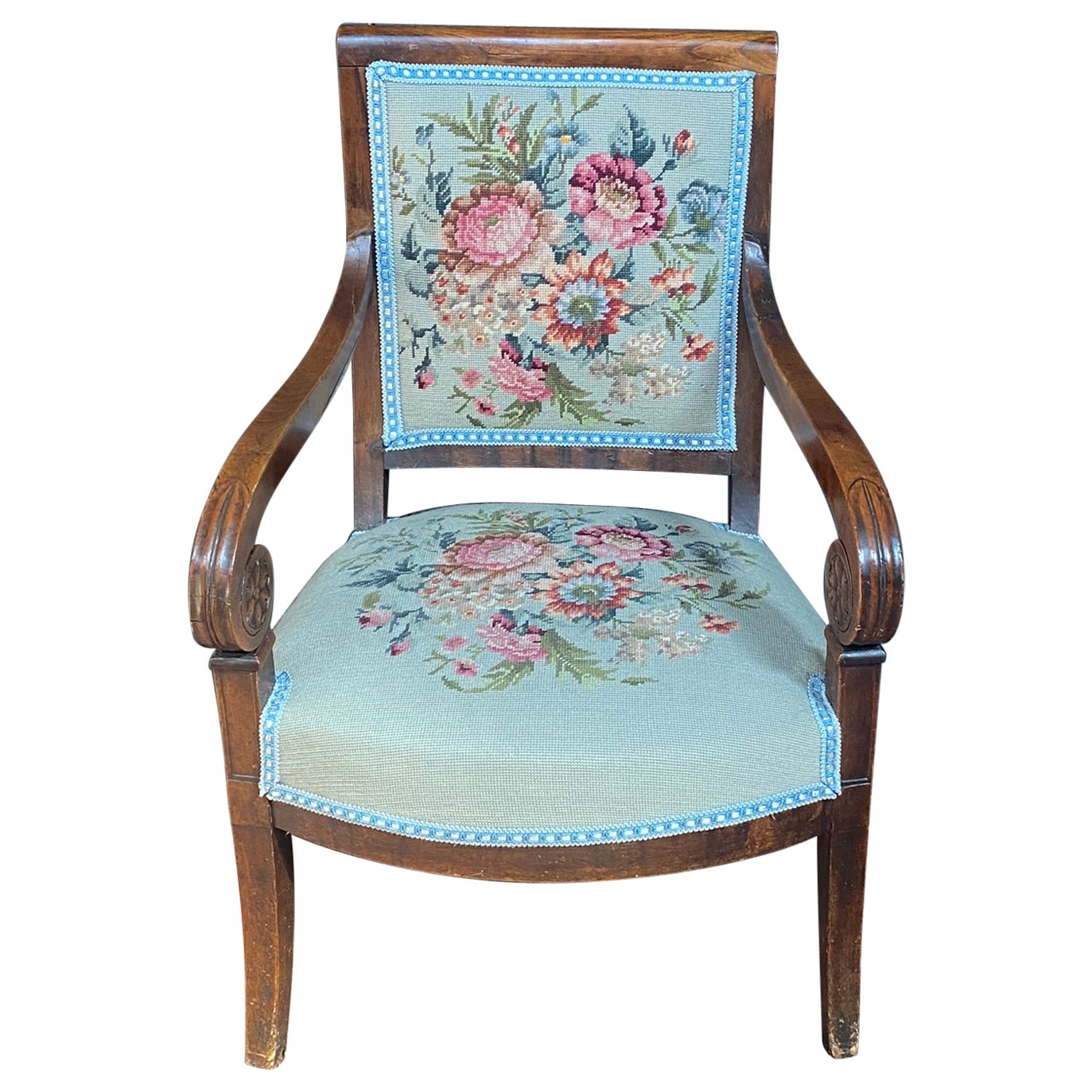 Sillón de época Imperio en nogal, tapicería rehecha