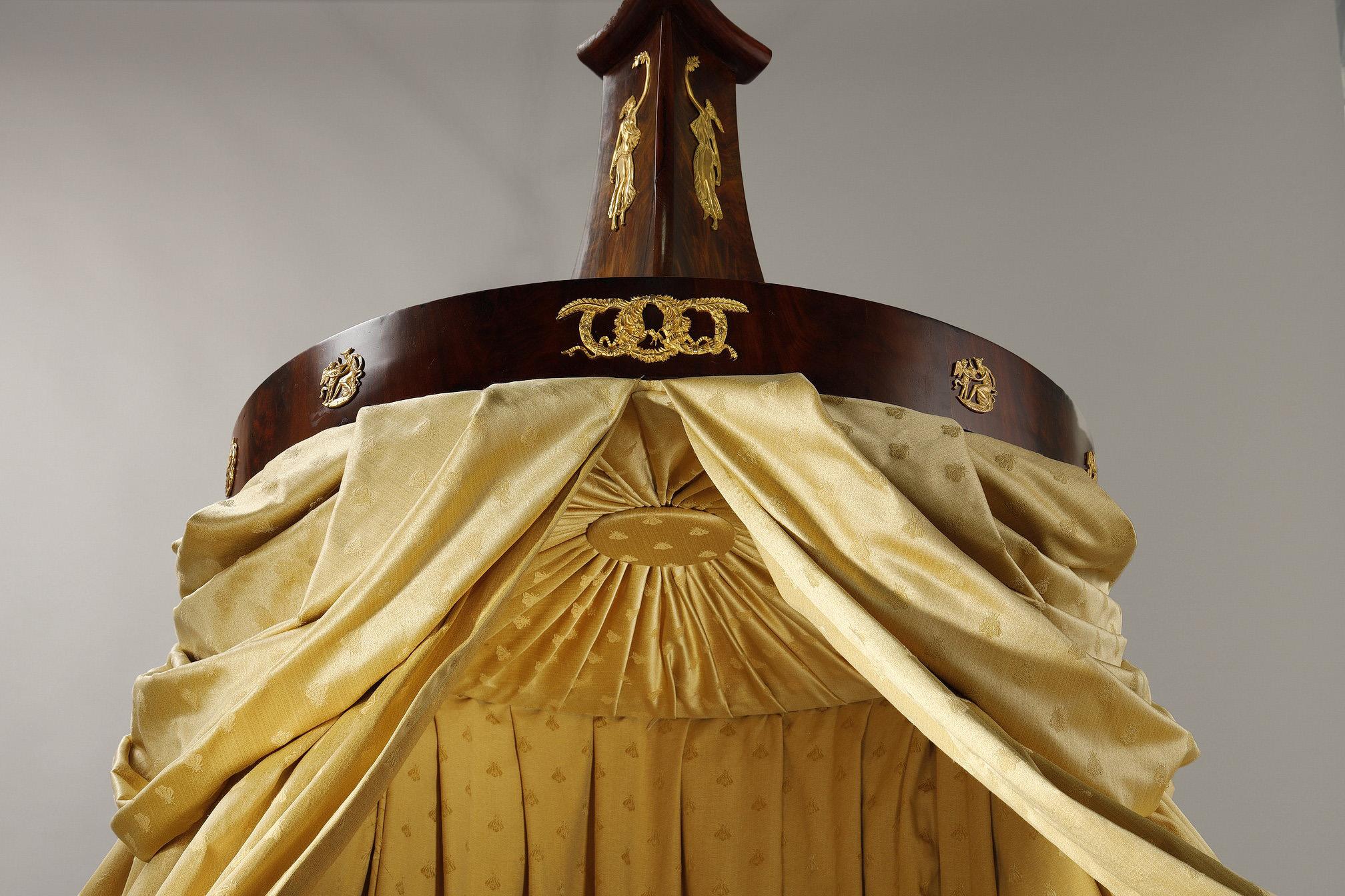 Empire period bed with its canopy In Good Condition For Sale In Paris, FR