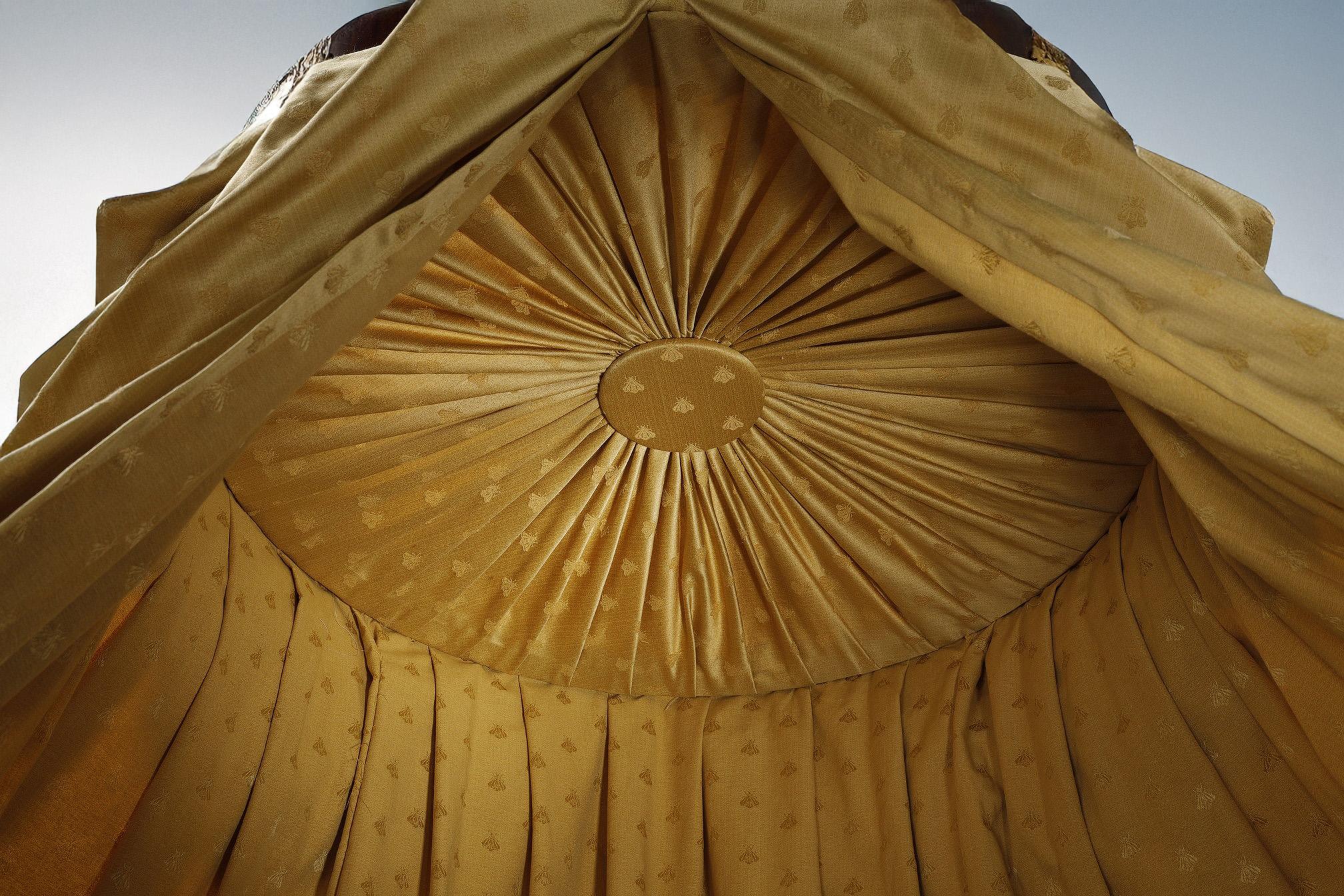 Early 19th Century Empire period bed with its canopy For Sale