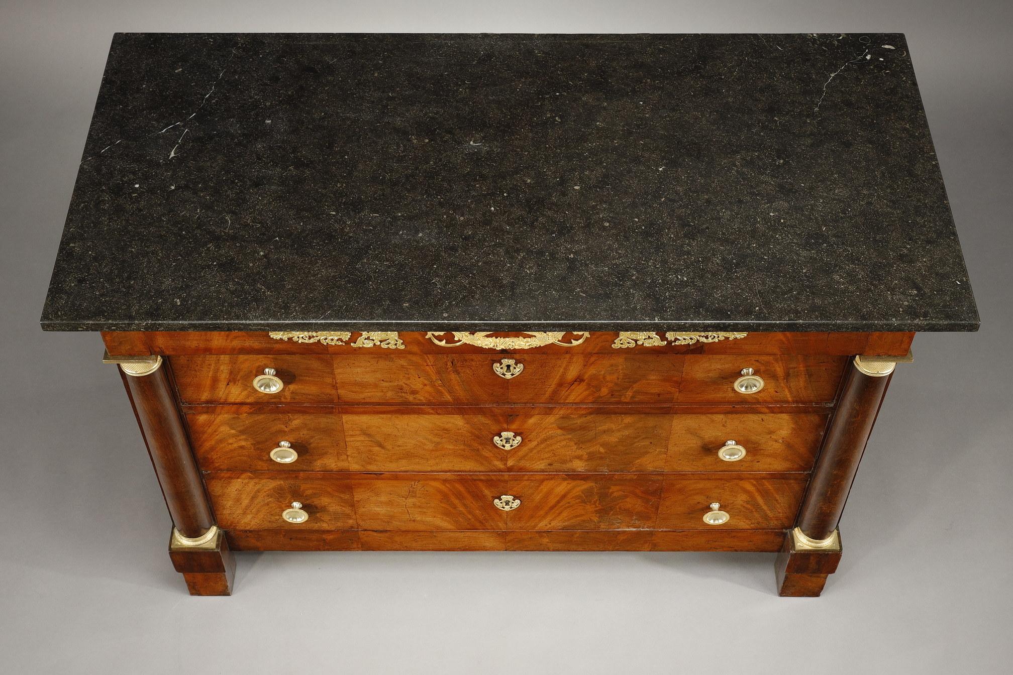 Empire Period Chest of Drawers in Flamed Mahogany Veneer In Good Condition In Paris, FR