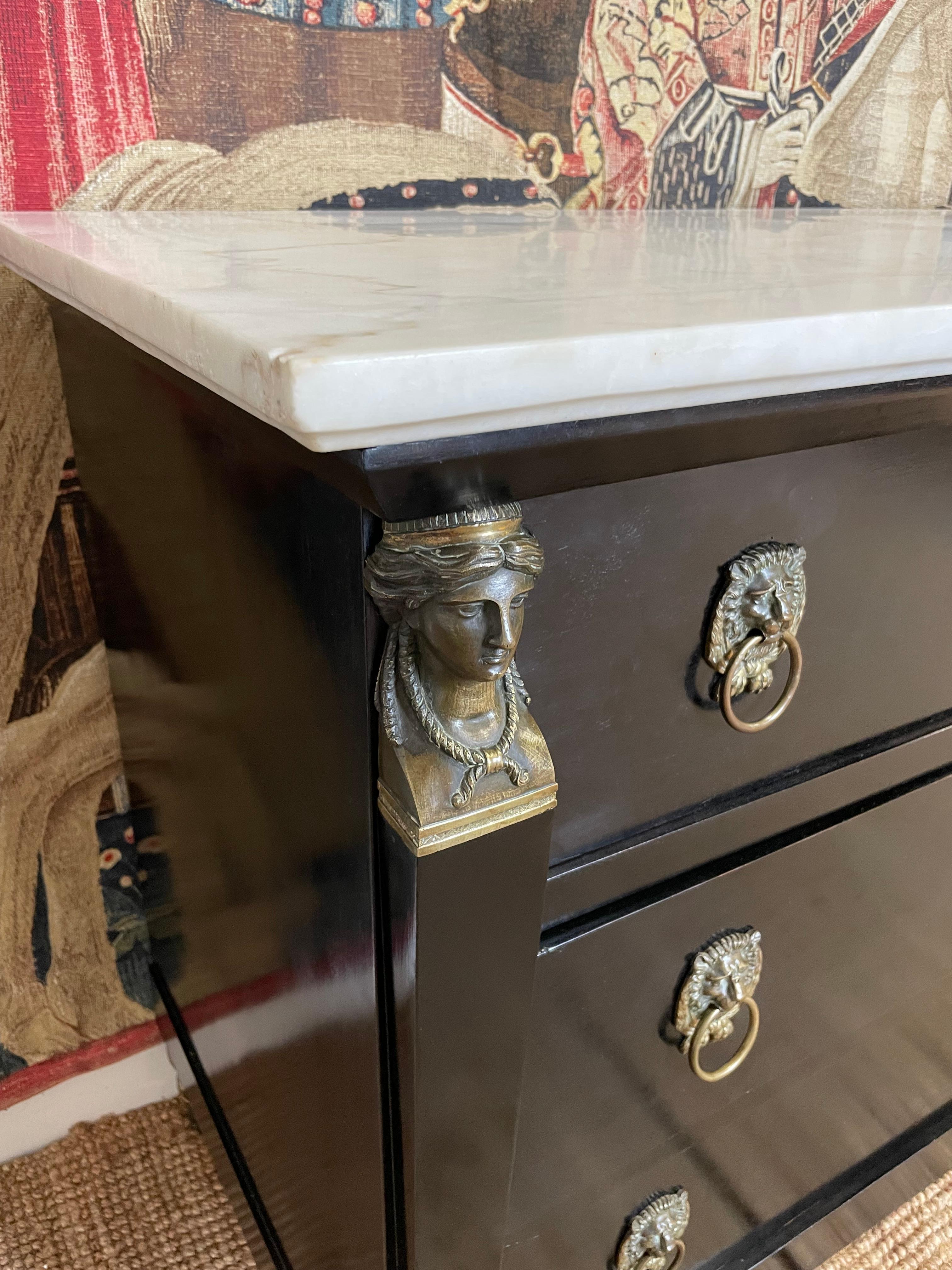 Legno Sapele Comò ebanizzato di epoca impero in vendita