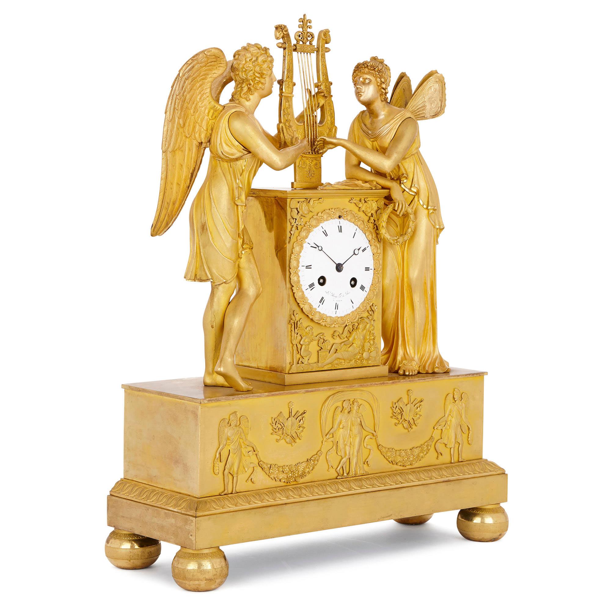 Cette belle horloge de cheminée a été fabriquée vers 1810 par la célèbre maison d'horlogerie parisienne Le Roy et fils. La société a été fondée par Basile Charles Le Roy en 1785, qui l'a ensuite transmise à son fils, Charles-Louis Le Roy. Le cabinet