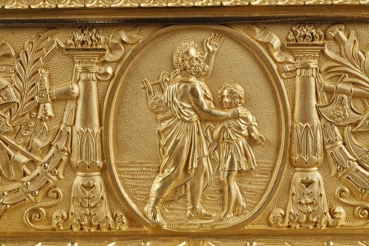 Horloge en forme de lyre en bronze doré d'époque Empire avec un buste de propriétaire en vente 8