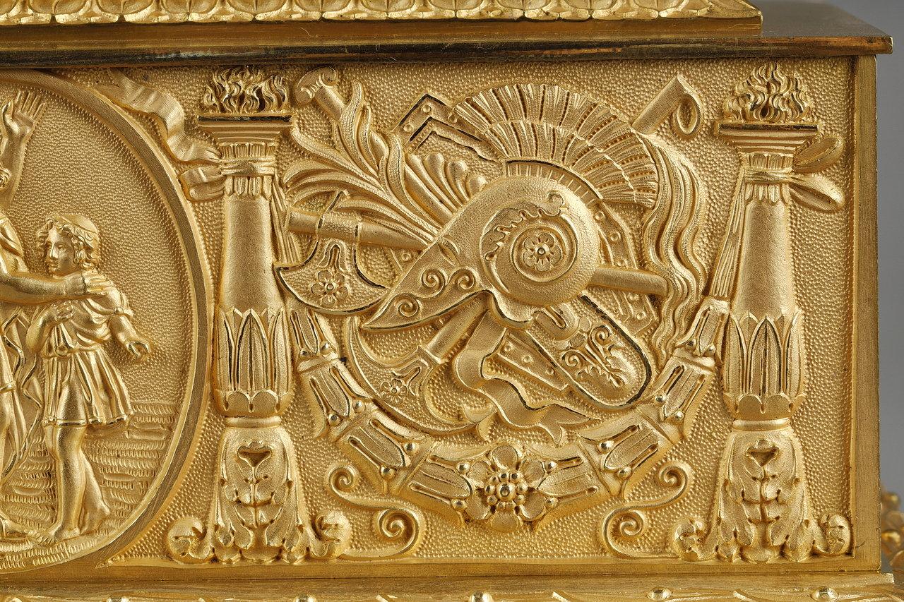 Horloge en forme de lyre en bronze doré d'époque Empire avec un buste de propriétaire en vente 9