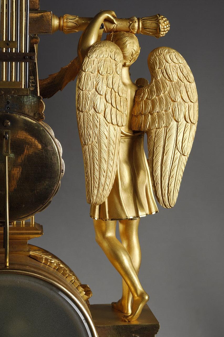 Horloge en forme de lyre en bronze doré d'époque Empire avec un buste de propriétaire en vente 12