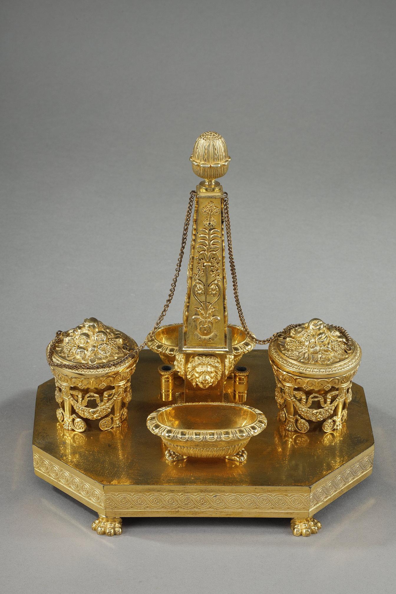 Obelisken-Tintenfass aus vergoldeter Bronze der Empirezeit (Französisch) im Angebot