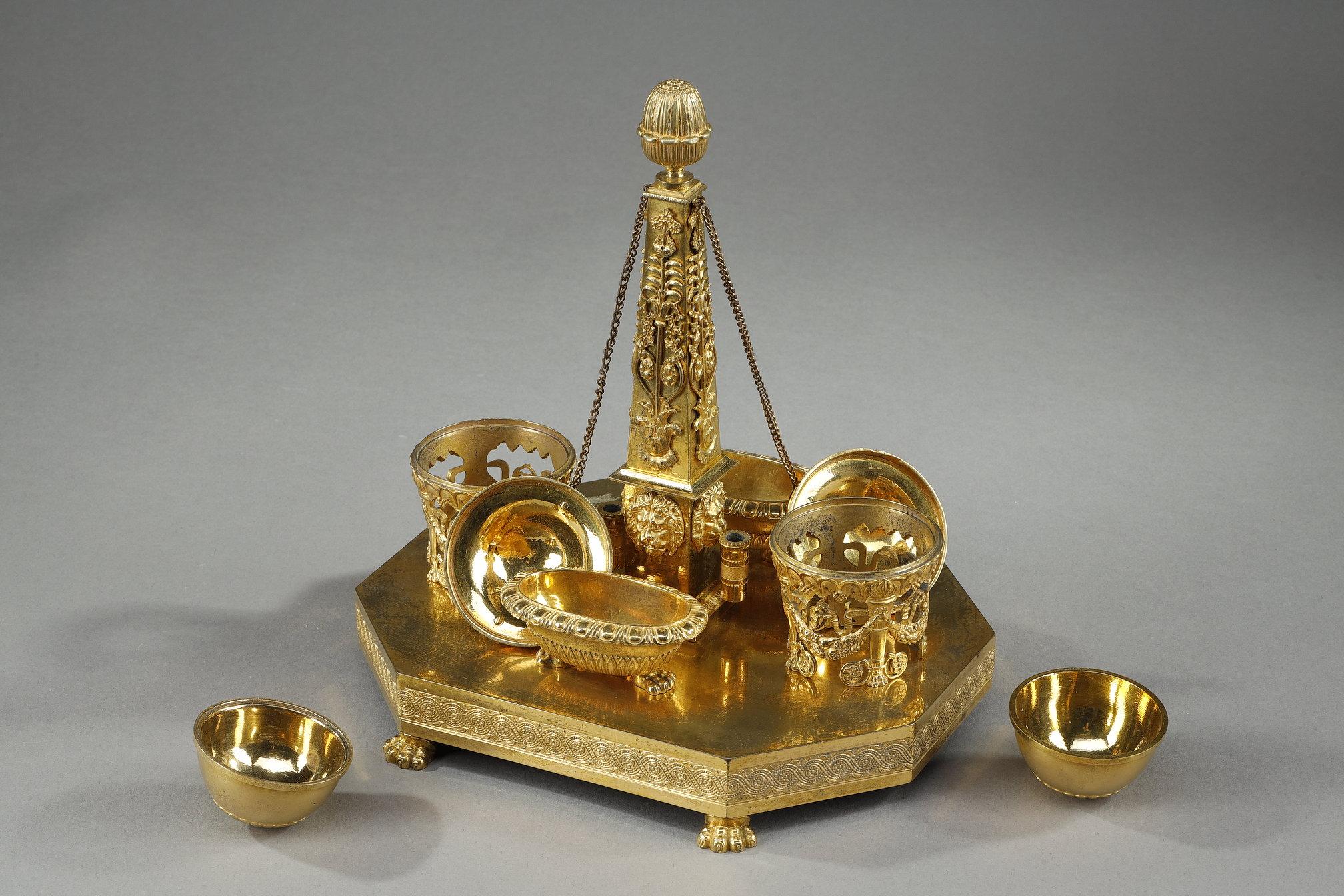 Obelisken-Tintenfass aus vergoldeter Bronze der Empirezeit im Angebot 1