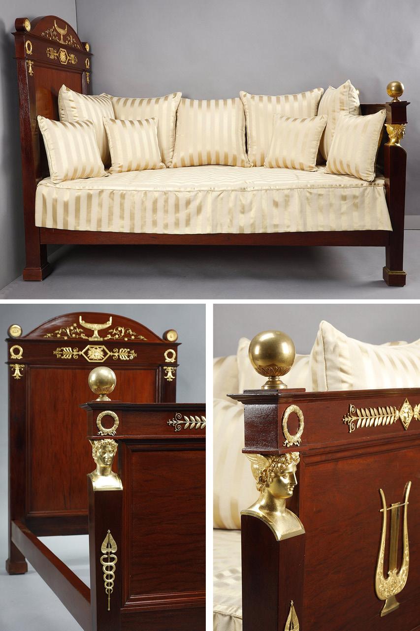 Sofa-bed of the Empire period in solid mahogany and mahogany veneer with rich decoration of finely chased and gilded bronzes. This sofa is decorated in front of a lyre in the center, and framed by two sheath feet with shafts decorated with caduceus