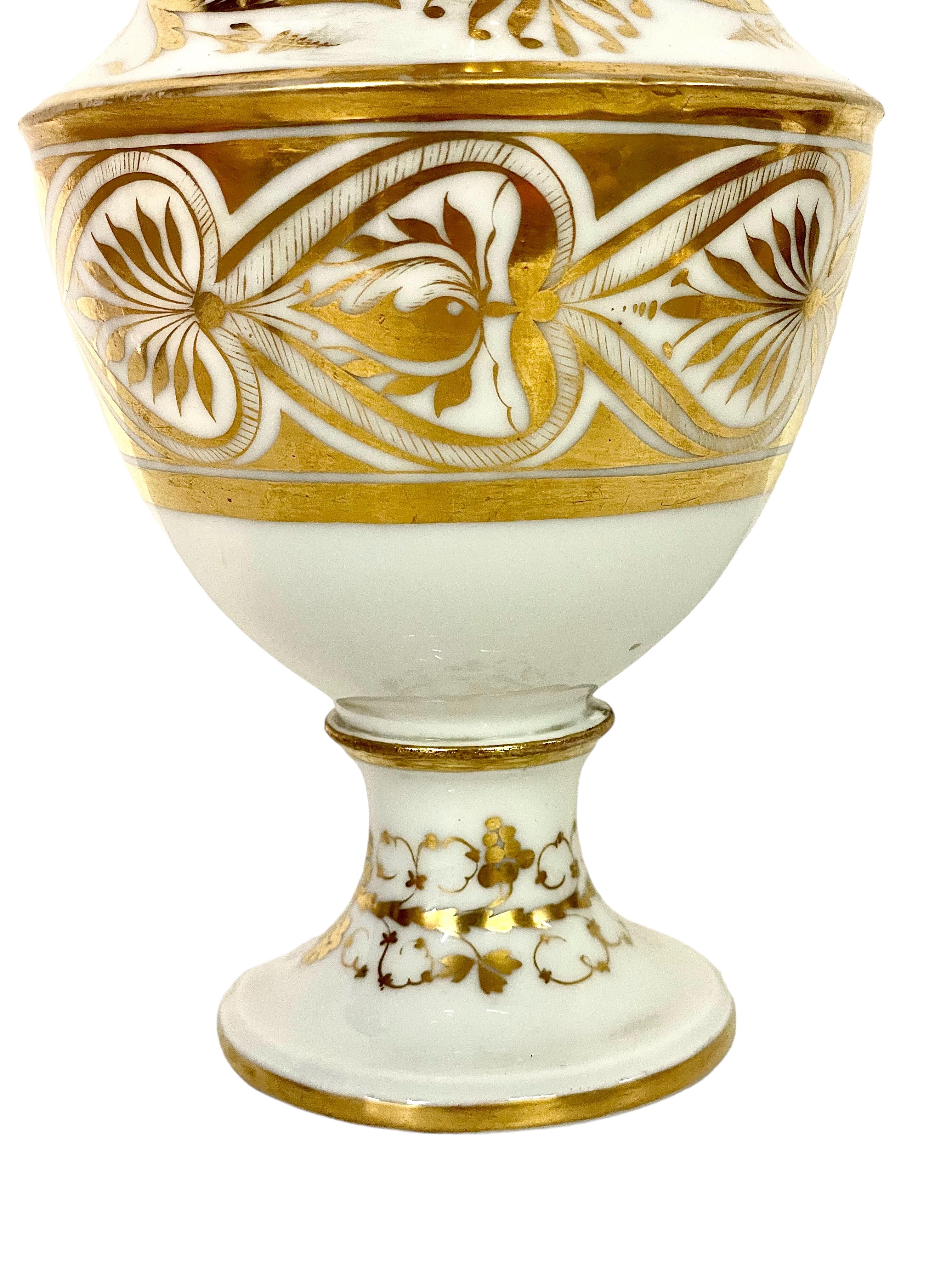 Porzellan de Paris-Wasserkrug aus der Empire-Periode mit vergoldeter Dekoration (Französisch) im Angebot