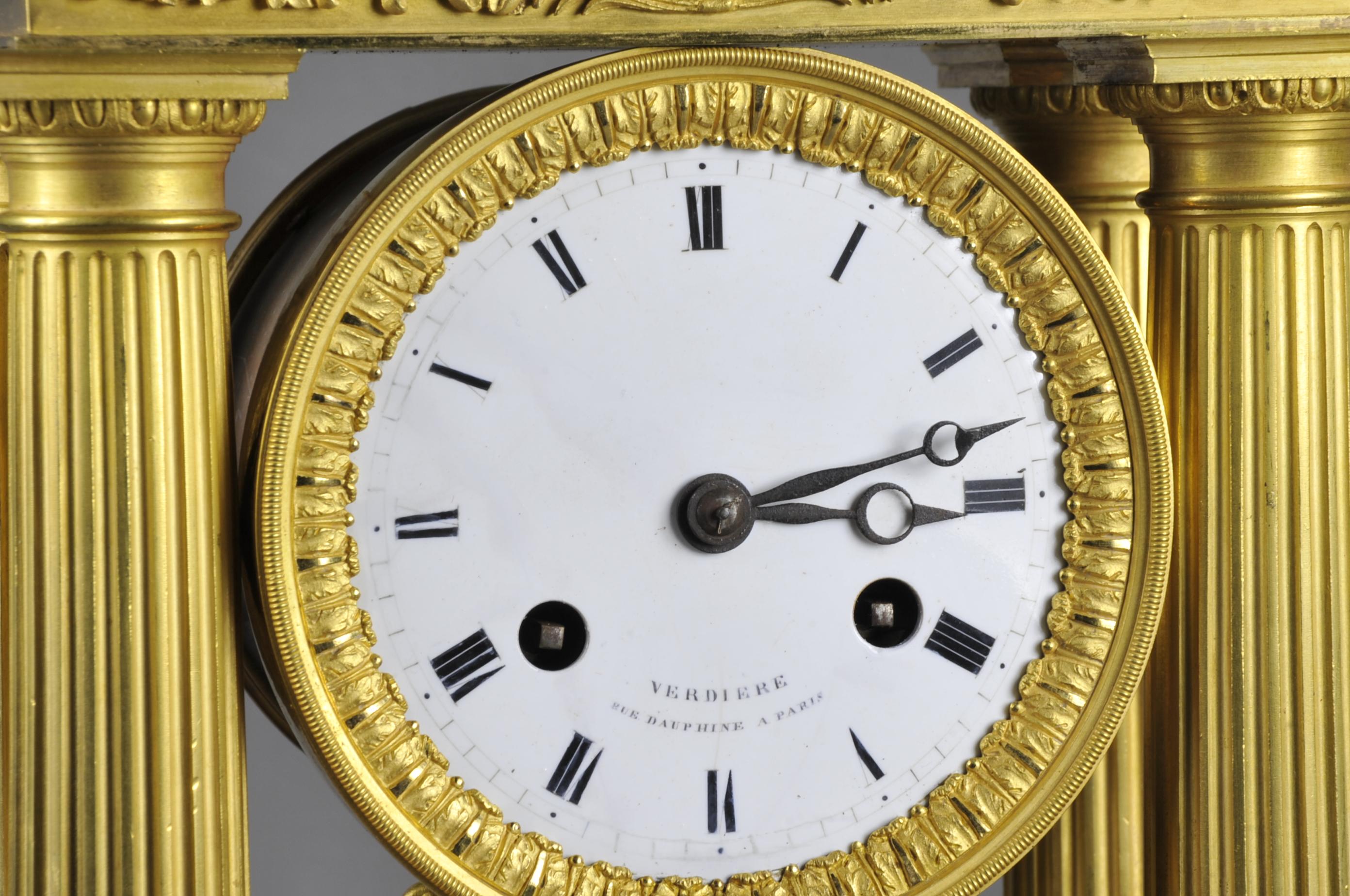 Empire Period Portico Clock in Gilt Bronze Signed Verdière in Paris In Good Condition In BARSAC, FR