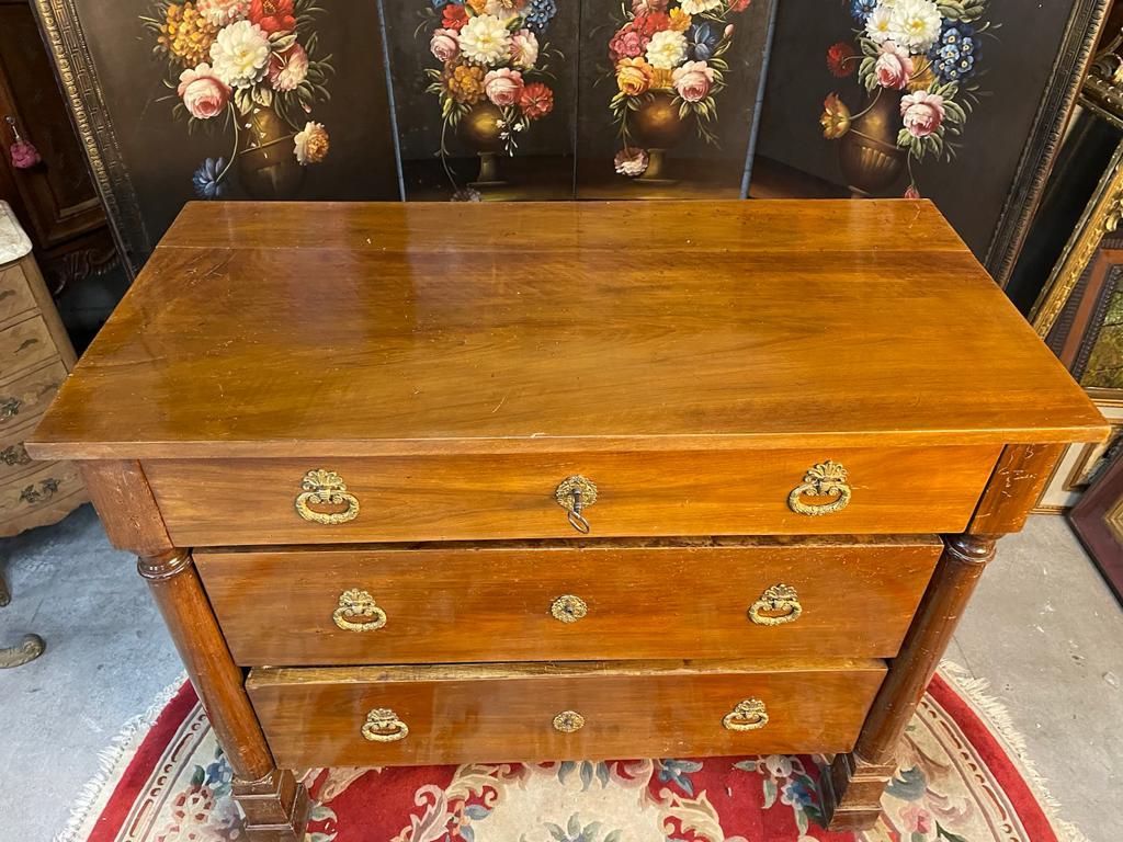 Empire Period Solid Walnut Chest of Drawers, circa 1810 In Good Condition For Sale In Torino, IT