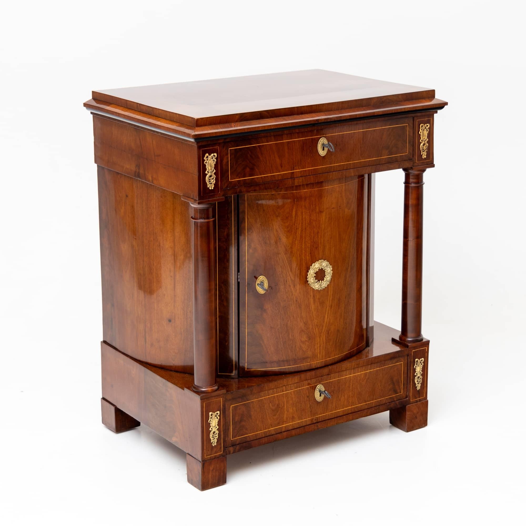 Empire Pillar Cabinet, North Germany early 19th Century In Good Condition In Greding, DE