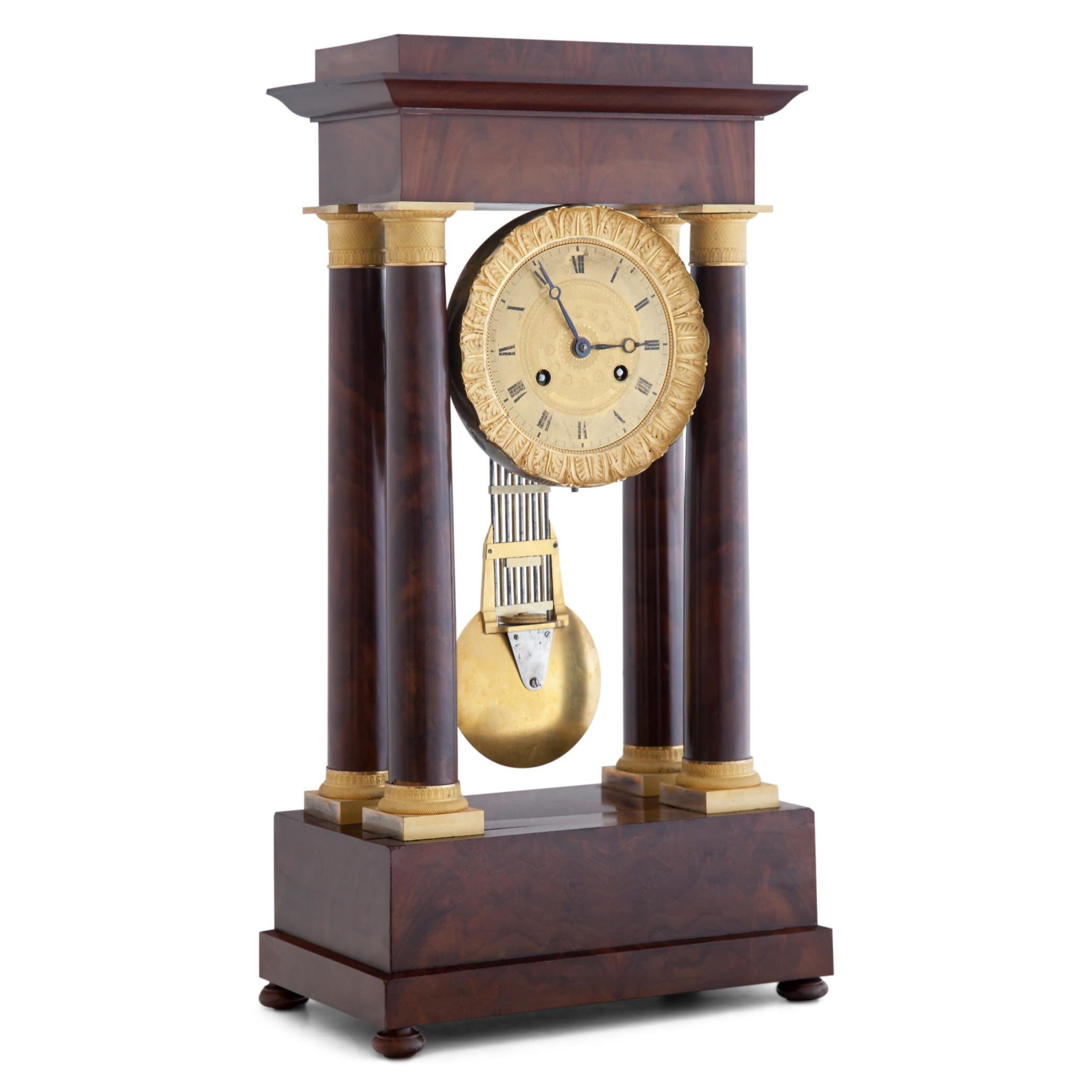 Portal-Uhr des Empire, Frankreich, frühes 19. Jahrhundert im Zustand „Gut“ im Angebot in Greding, DE