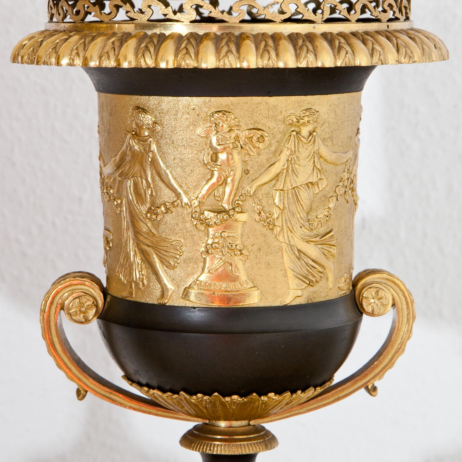 Bronze Pair of Empire Brûle-Parfum Urns, France, circa 1805 For Sale