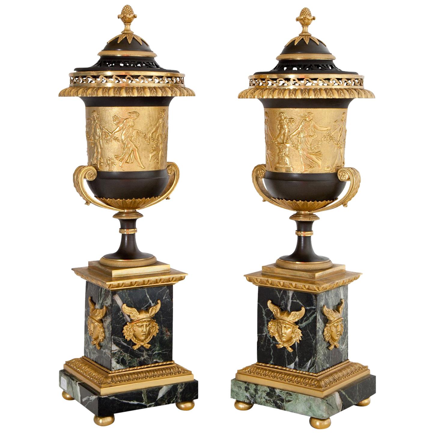 Paar Empire Brûle-Parfum Urnen, Frankreich, um 1805 im Angebot