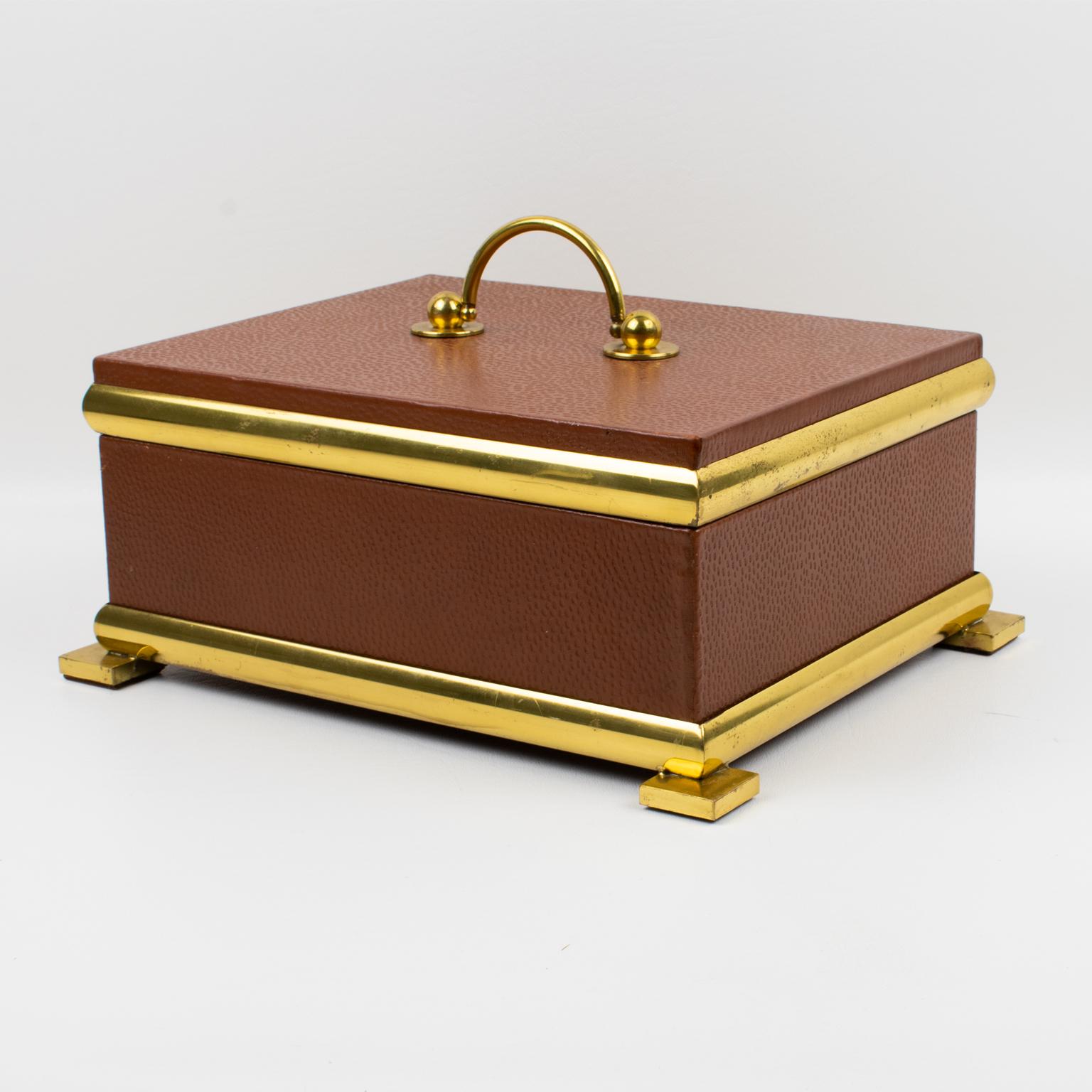 Caja decorativa de cuero y latón del Renacimiento Imperio, Italia Años 50 Neoclásico en venta