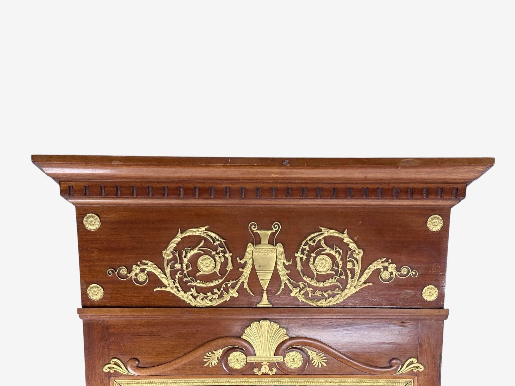 Specchio e console monumentale in mogano e bronzo, Francia, XIX secolo. in vendita 7