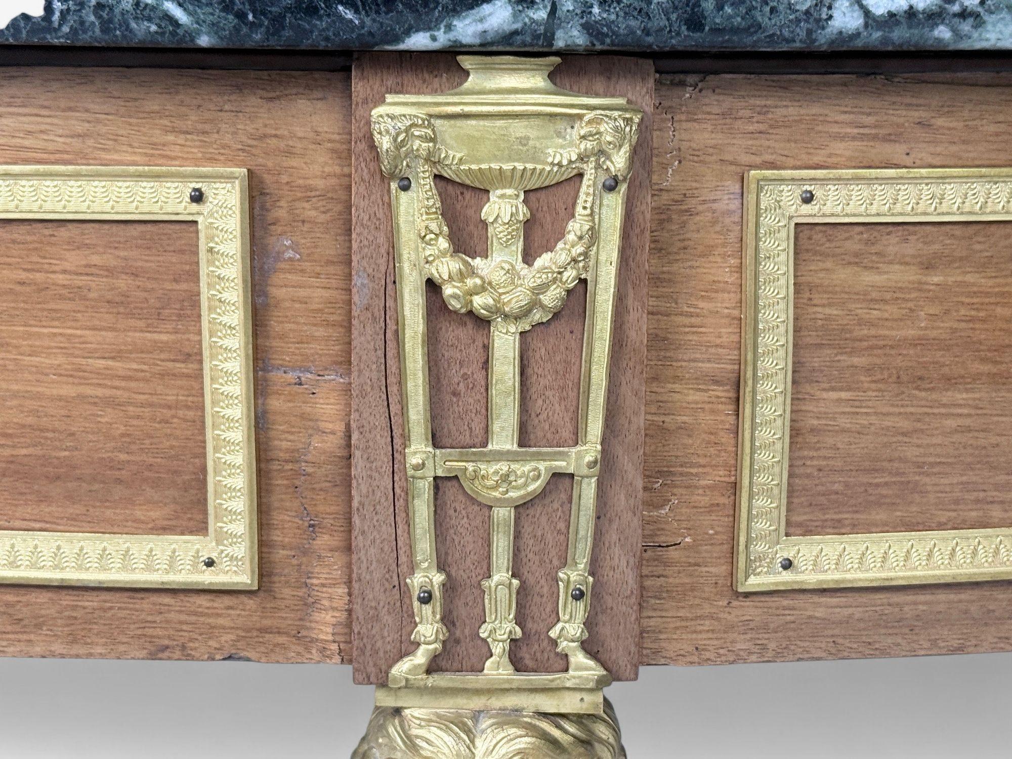 Specchio e console monumentale in mogano e bronzo, Francia, XIX secolo. in vendita 11