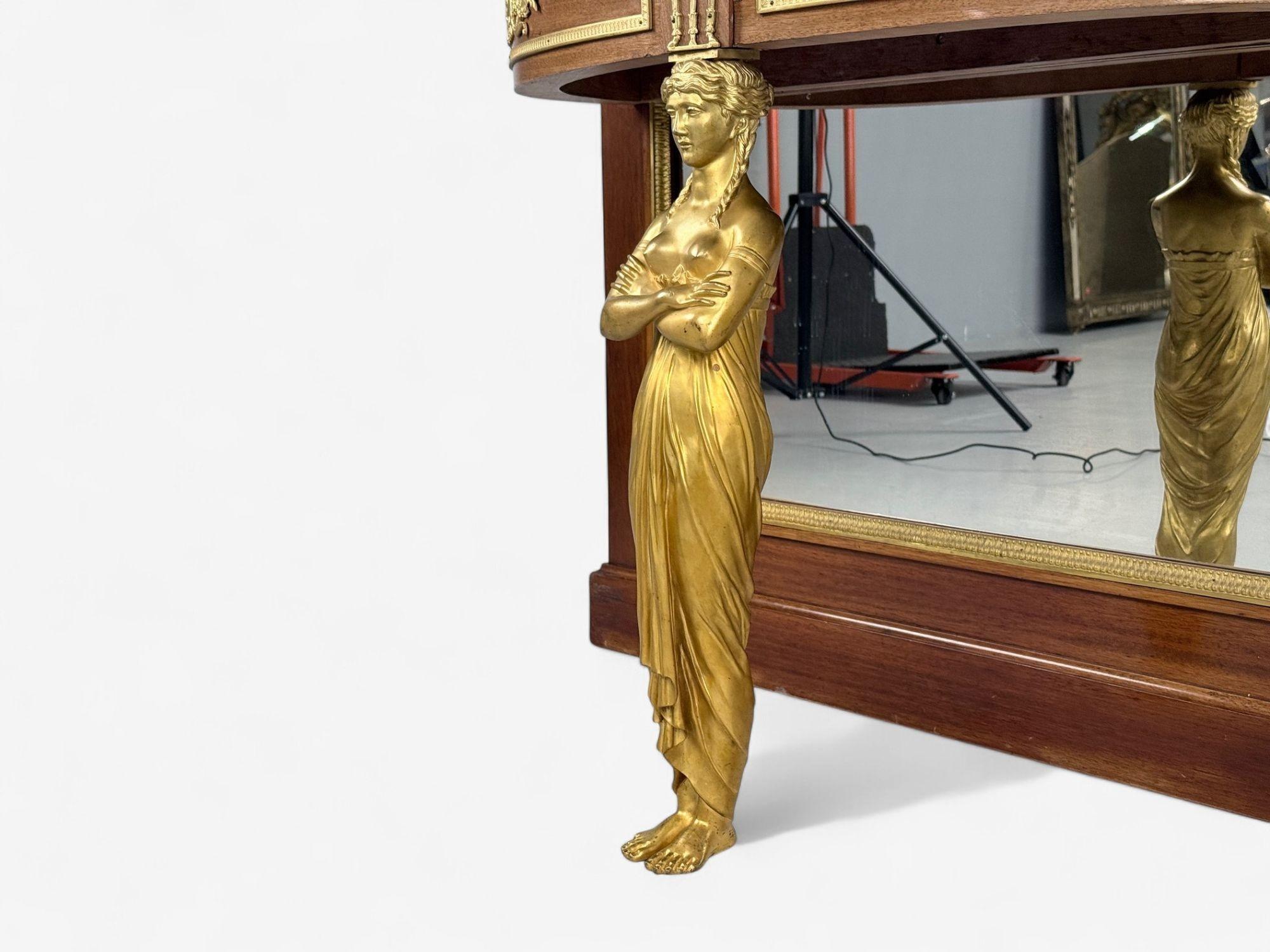 Specchio e console monumentale in mogano e bronzo, Francia, XIX secolo. In condizioni buone in vendita a Manhasset, NY