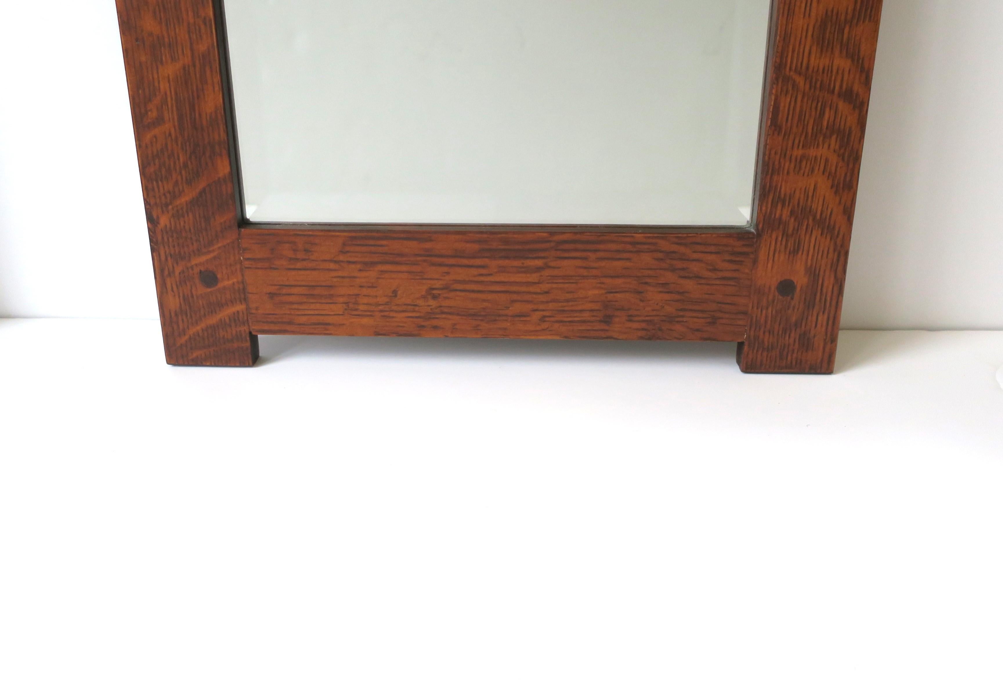 Holz gerahmter Wandspiegel mit abgeschrägtem Glas  im Angebot 1